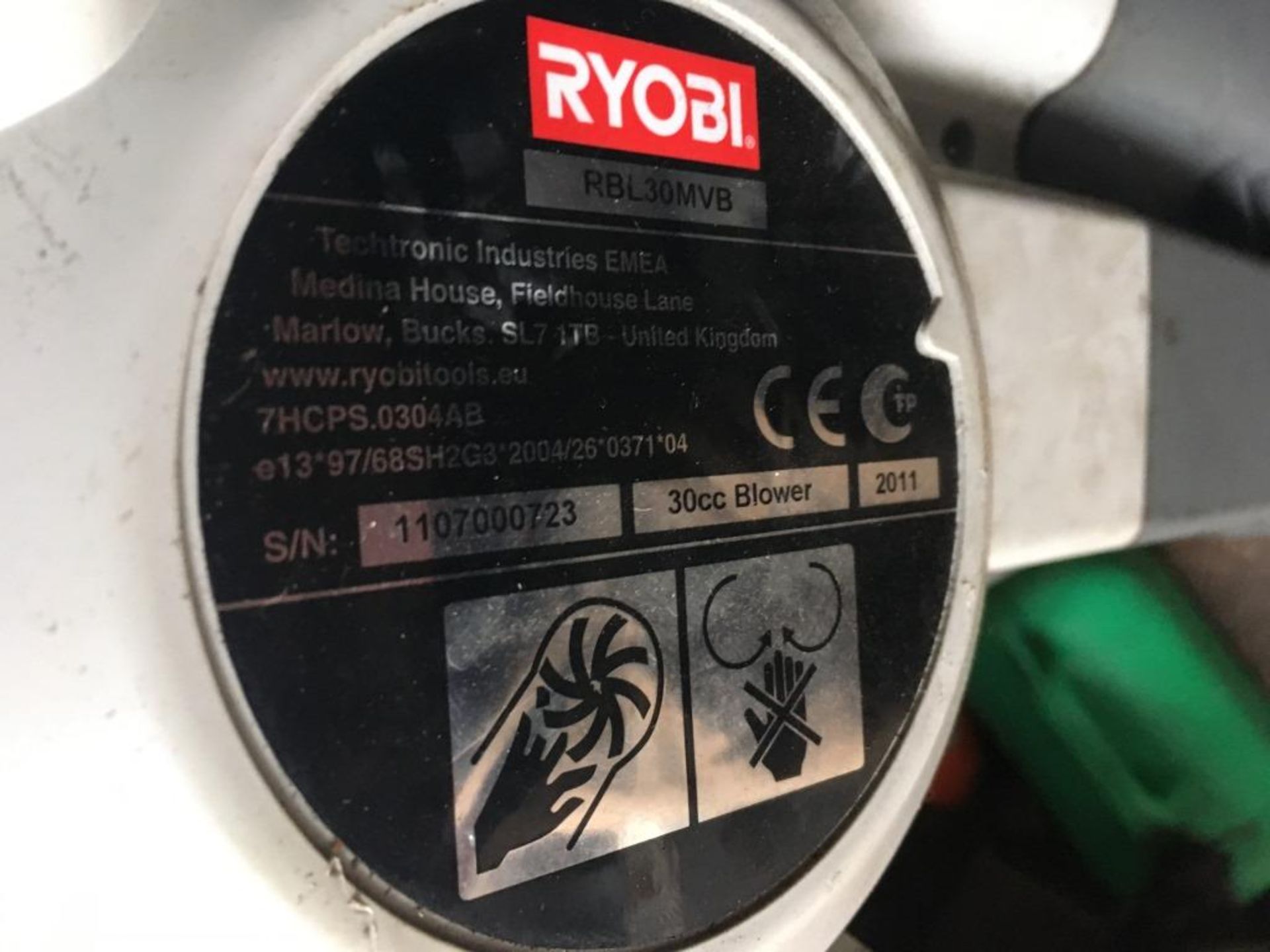Ryobi petrol leaf blower, model: RBL30 MVB, serial no: 1107000723 (2011) - Image 3 of 3