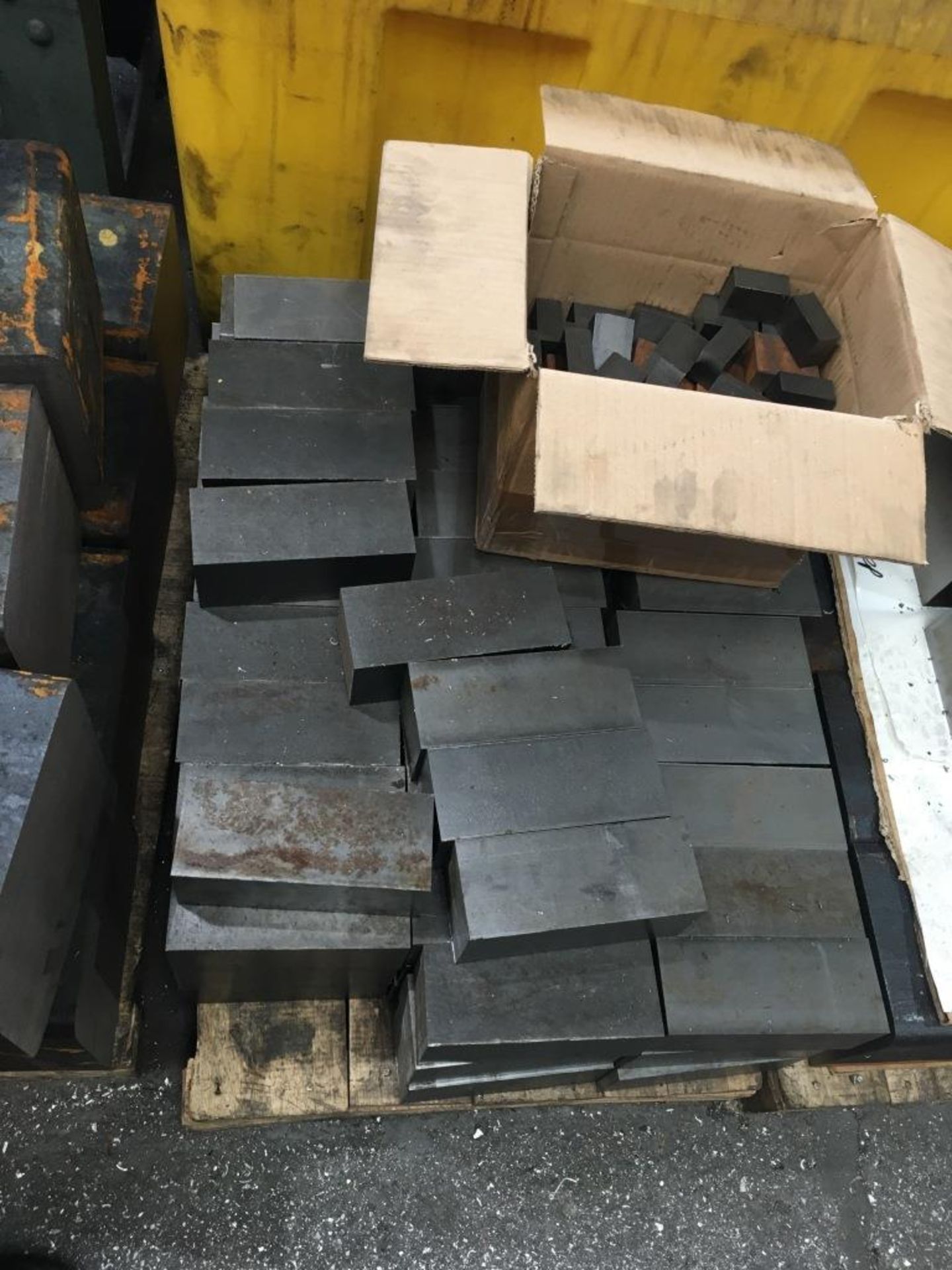 Large quantity of mild steel cut to length blanks, seven pallets - Image 4 of 8