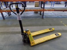 MIDLAND BEARING 2000Kg hand pallet truck, serial No 13122273/006 (2013), with digital load