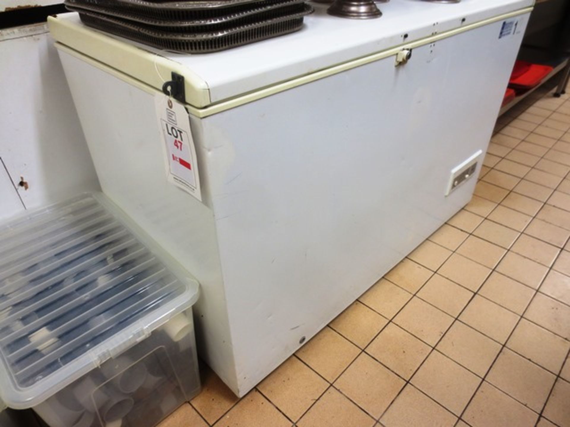 Unbadged chest freezer, approx 1350mm in length