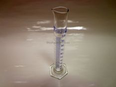 1 x Glass measuring cylinder 100ml (ref: WA12136)