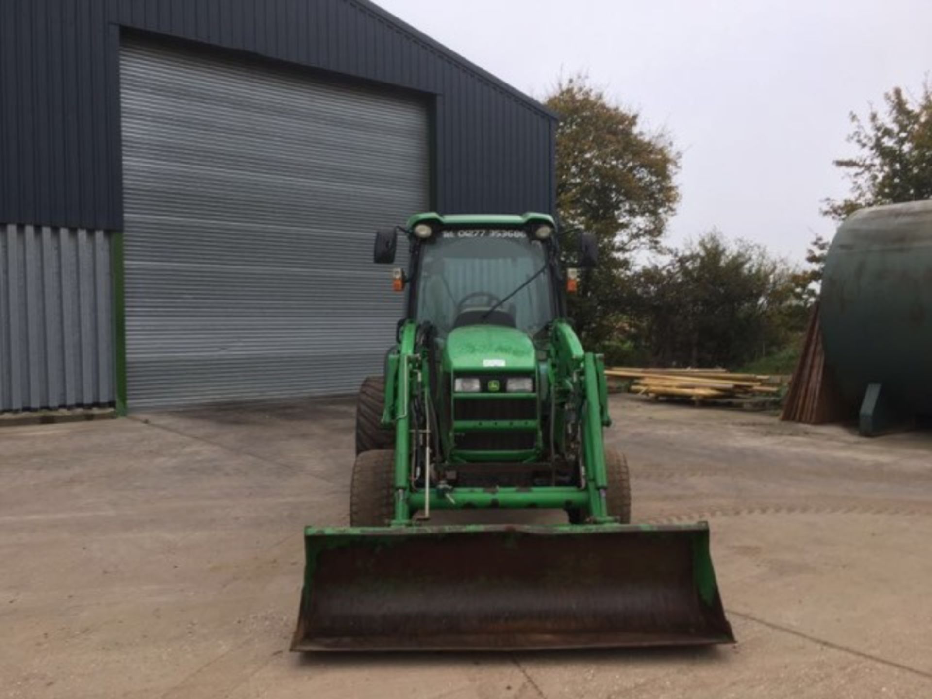 John Deere 4720 compact tractor fitted with grassland tyres, 66 HP, with 400CX front loader, - Image 7 of 8