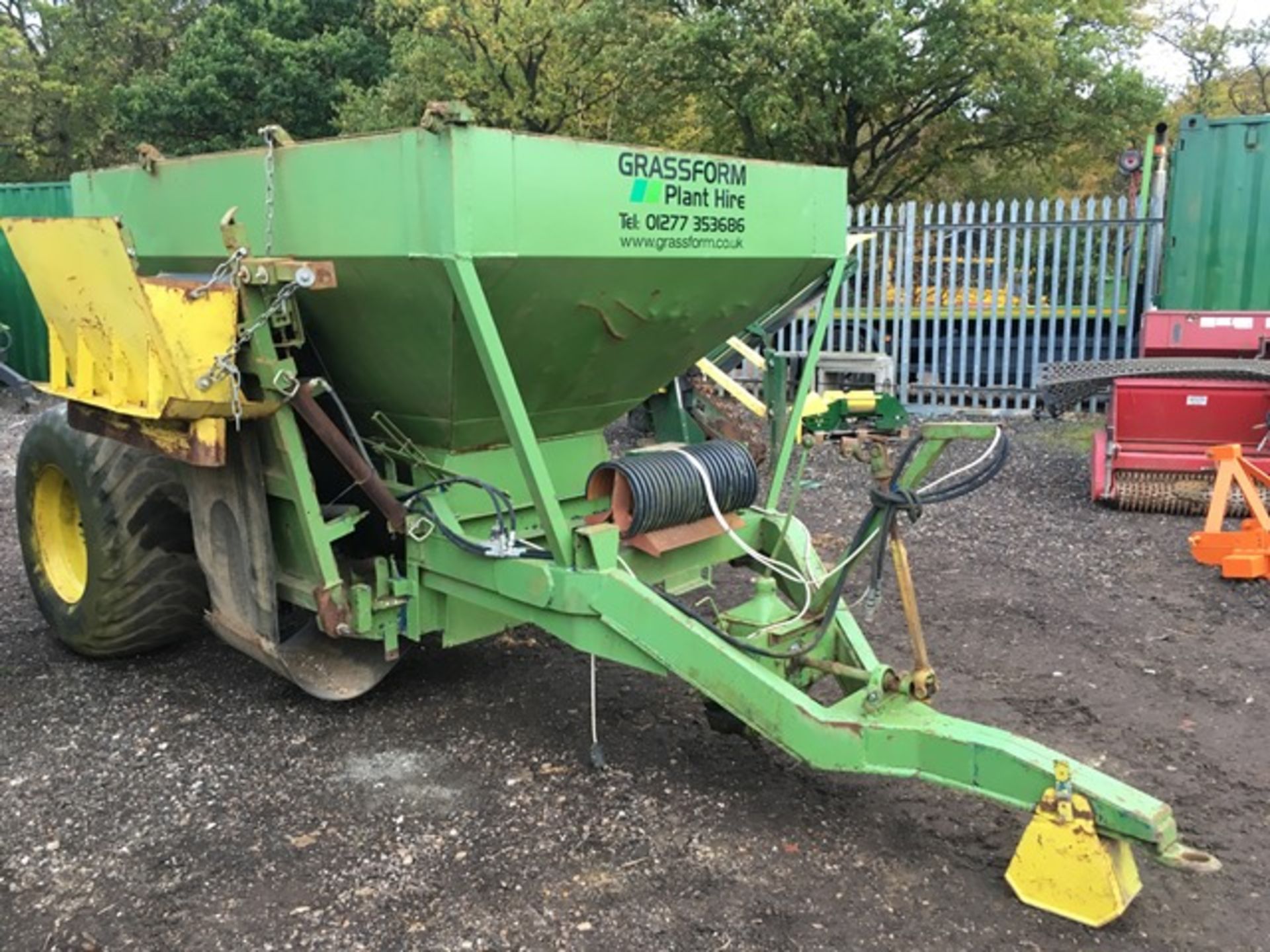 Graty 4 ton side delivery stone cart with turf tyres - Image 5 of 5