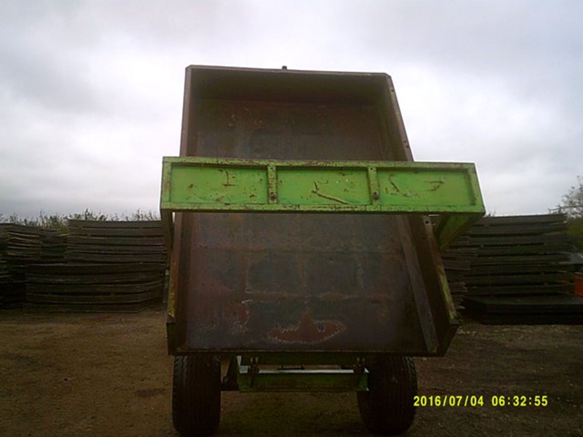 Sweeting 5 ton tipping trailer, fitted with LGP tyres and auto tailgate - Image 6 of 8