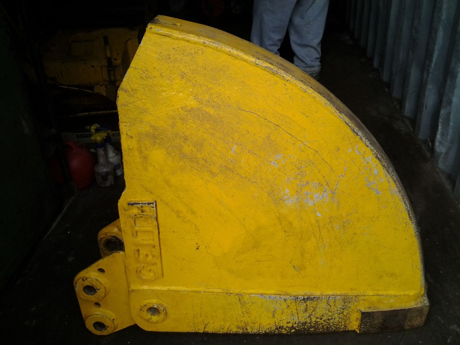 Trenching Bucket to suit 3 tone mini digger with JCB Hitch/Pins - Image 4 of 5