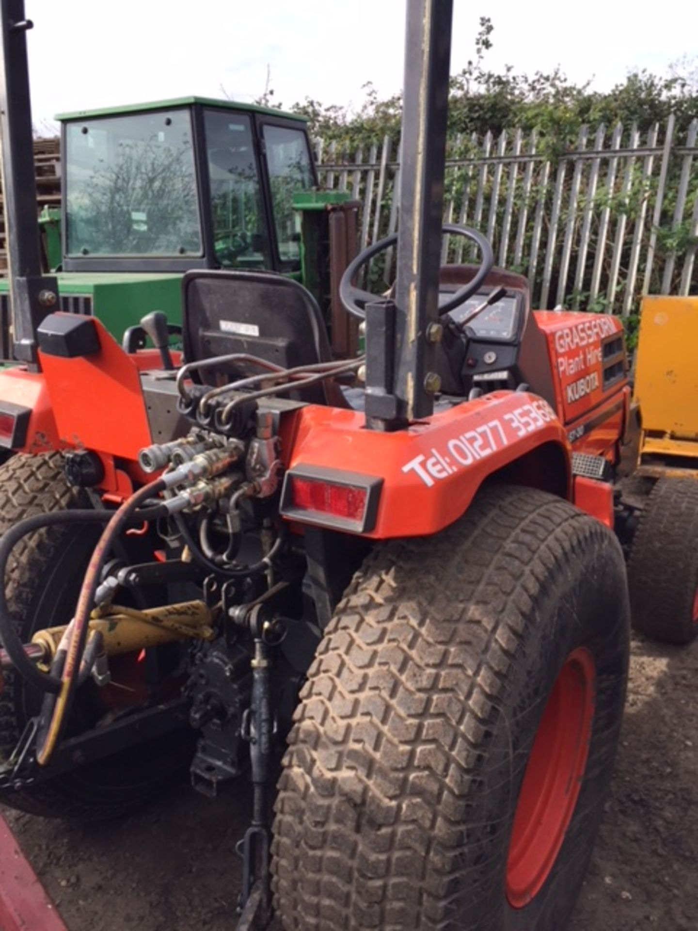 Kuboto ST30 tractor on turf tyres 2424 Hours - Image 7 of 10