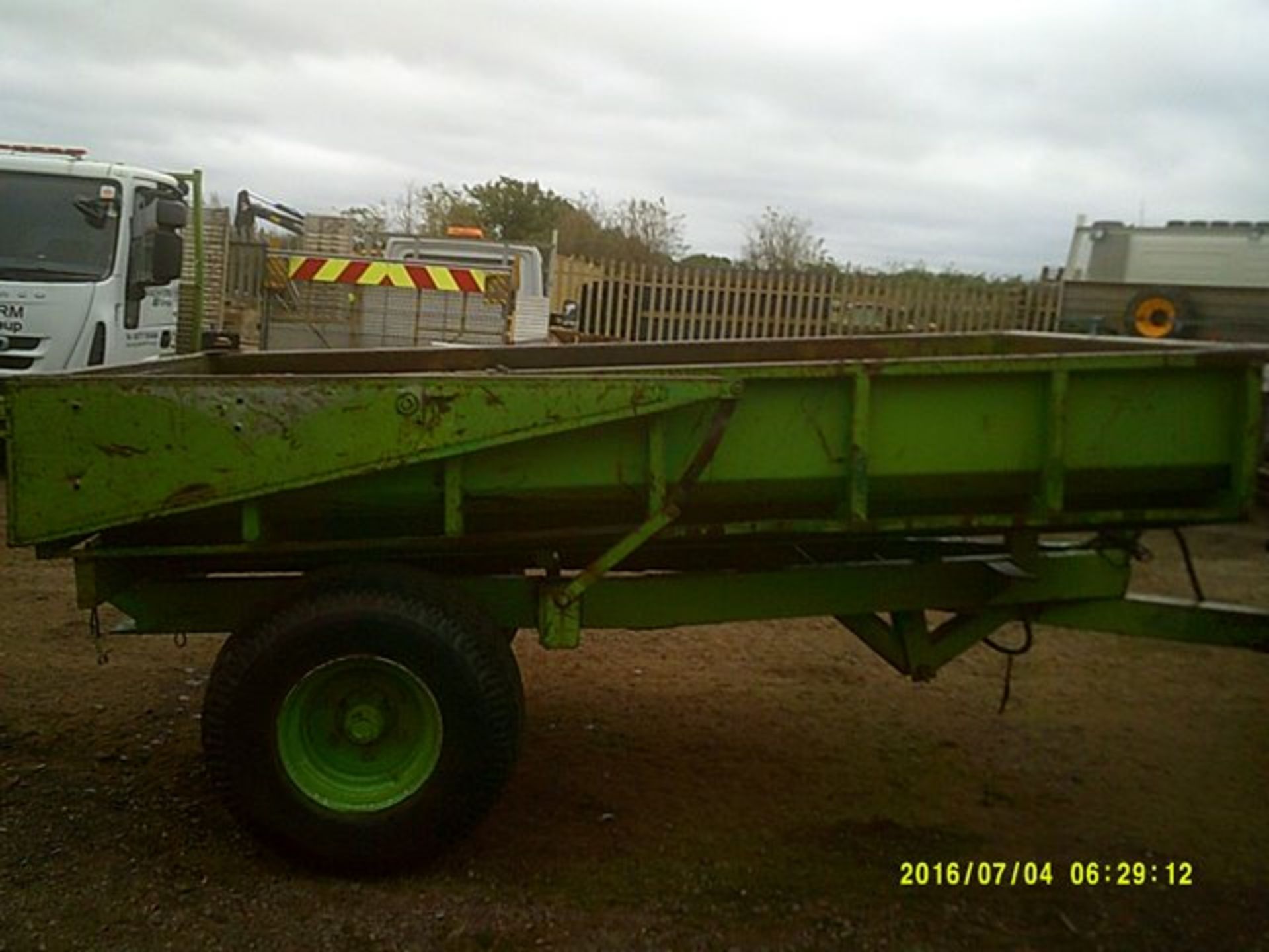 Sweeting 5 ton tipping trailer, fitted with LGP tyres and auto tailgate - Image 4 of 8