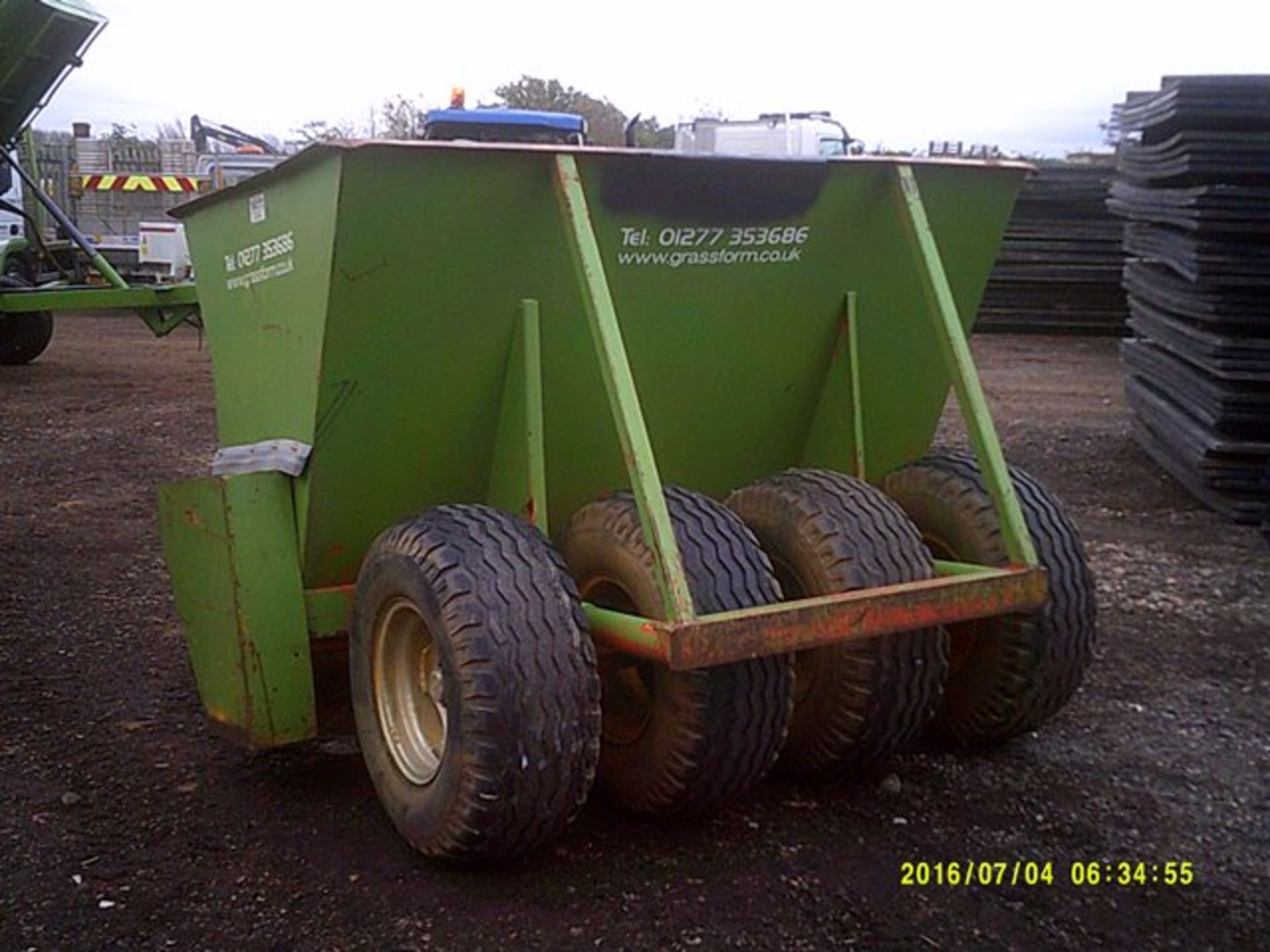 Ultraplant 4 ton sand spreader, Serial no. 3966190, 2m approx.