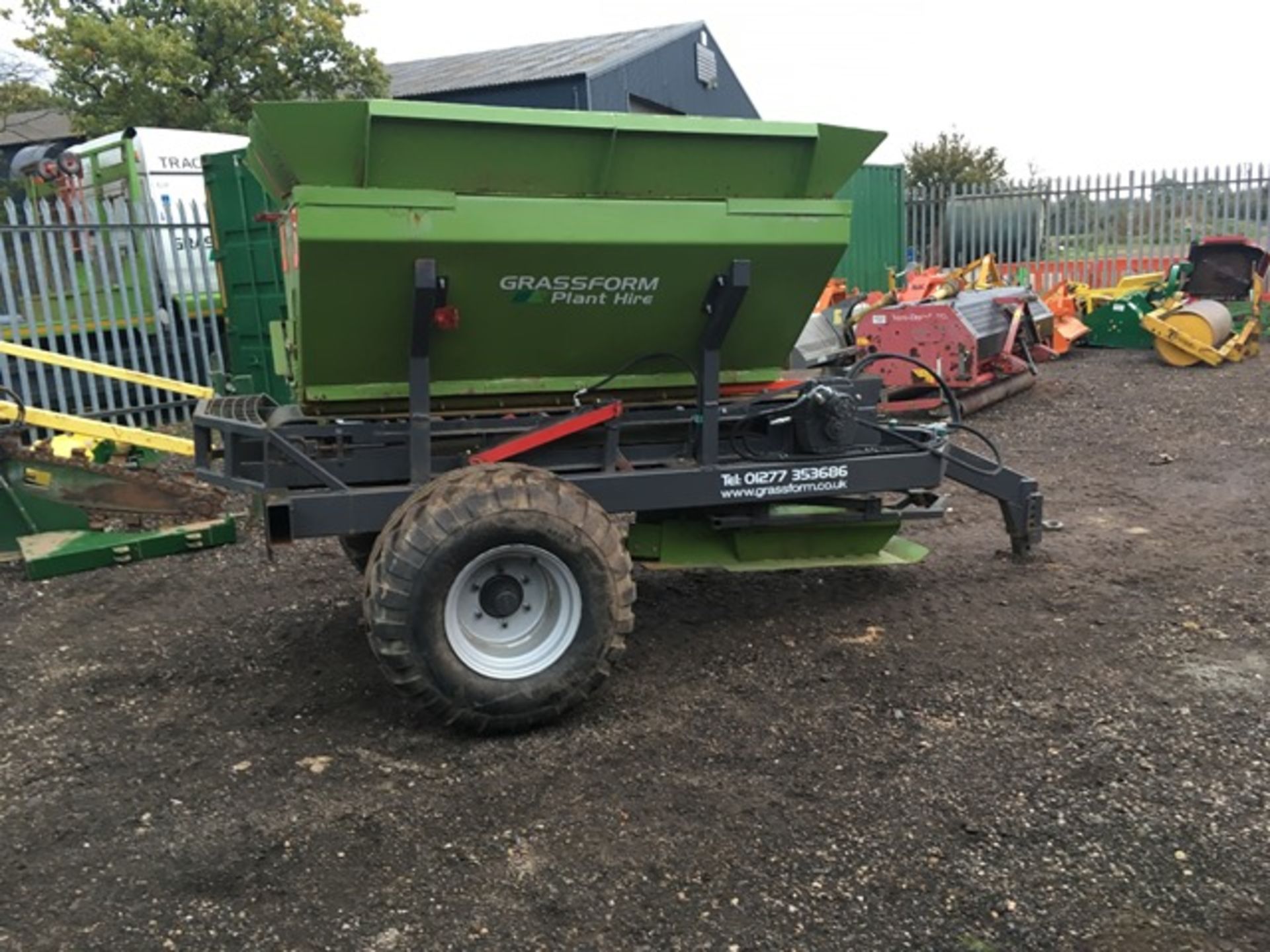 Bespoke/adapted sand/gravel back filling trailer, 3 ton, hydraulic drives year 2015 - Image 3 of 5