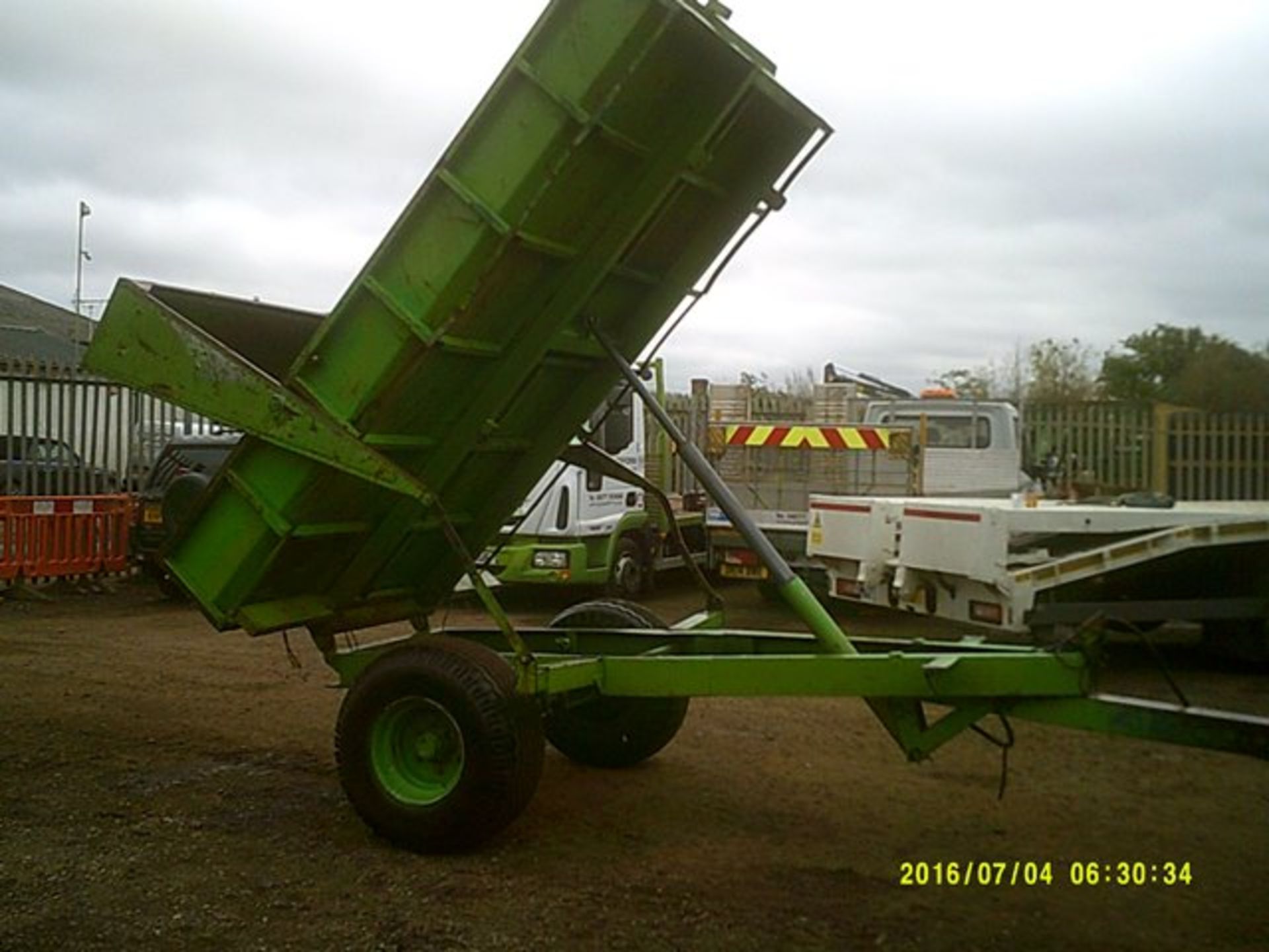 Sweeting 5 ton tipping trailer, fitted with LGP tyres and auto tailgate - Image 5 of 8