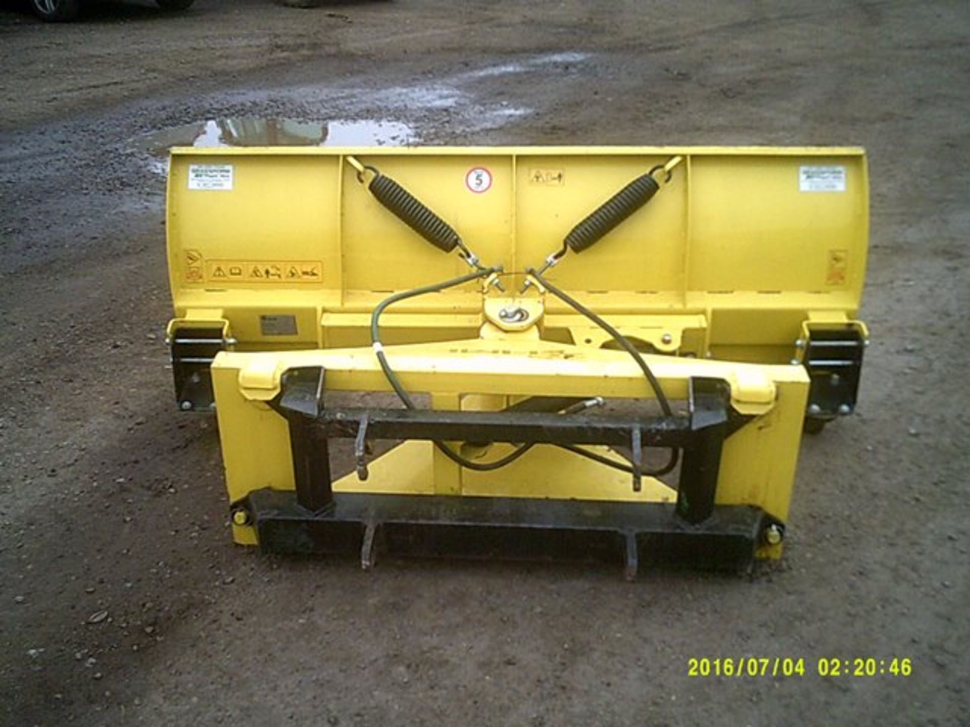 Snow plough to fit John Deere loader. Serial no. 101, year 2011 - Image 2 of 3