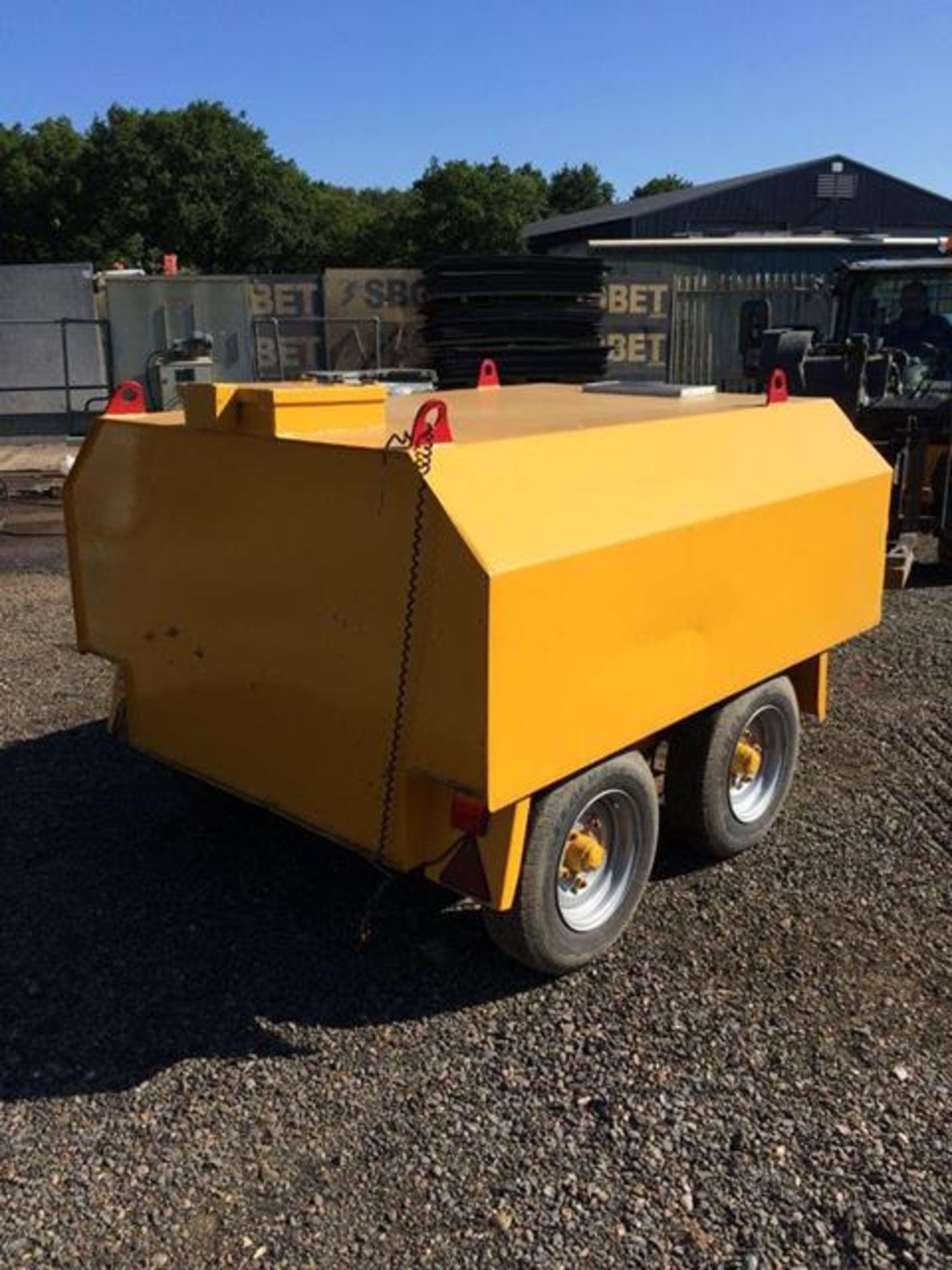 Chiefton 2500 litre twin axle trailed bowser with solar power charger and fuel pump - Image 2 of 4