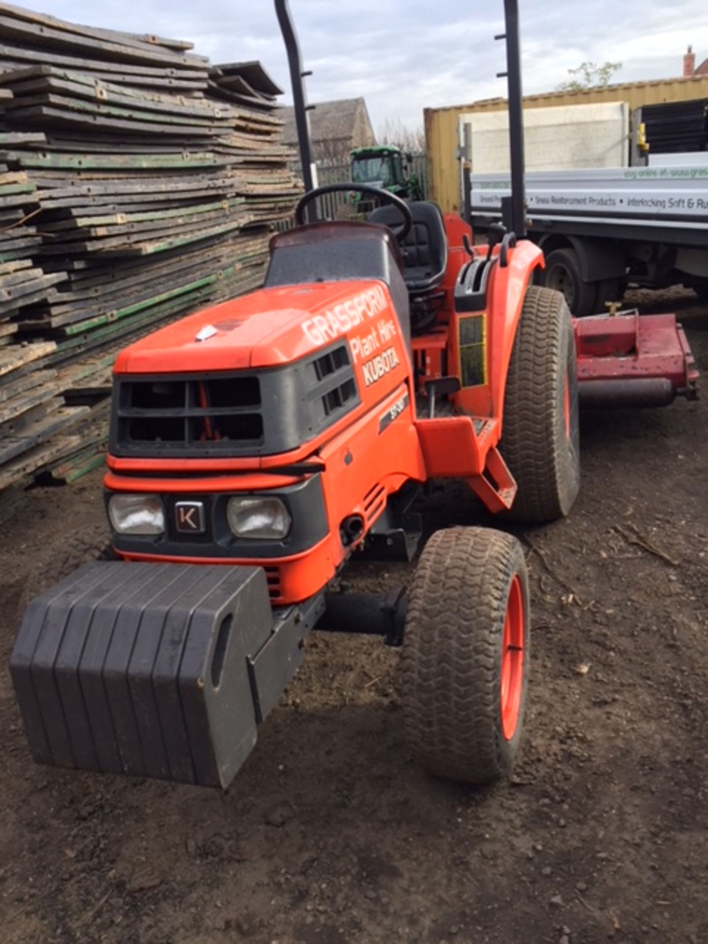 Kuboto ST30 tractor on turf tyres 2424 Hours - Image 8 of 10