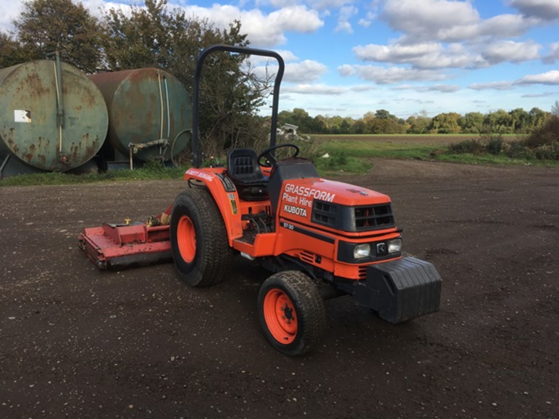 Kuboto ST30 tractor on turf tyres 2424 Hours - Image 4 of 10