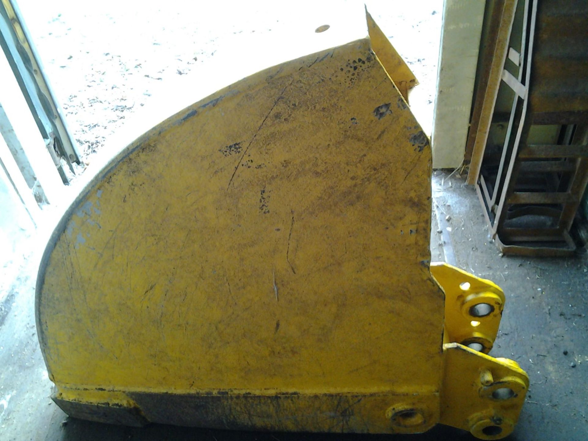 Trenching Bucket to suit 3 tone mini digger with JCB Hitch/Pins - Image 5 of 5