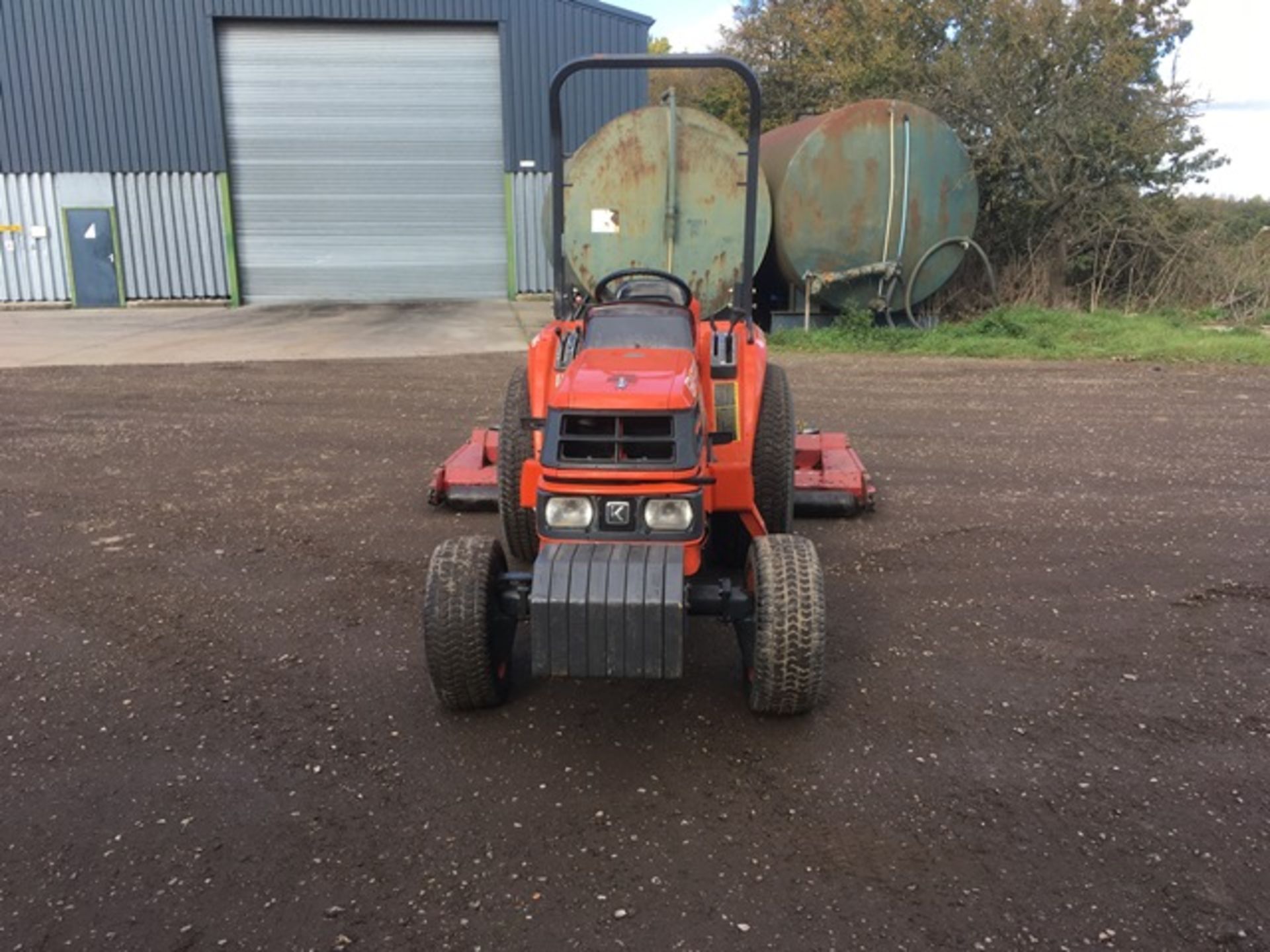 Kuboto ST30 tractor on turf tyres 2424 Hours - Image 5 of 10