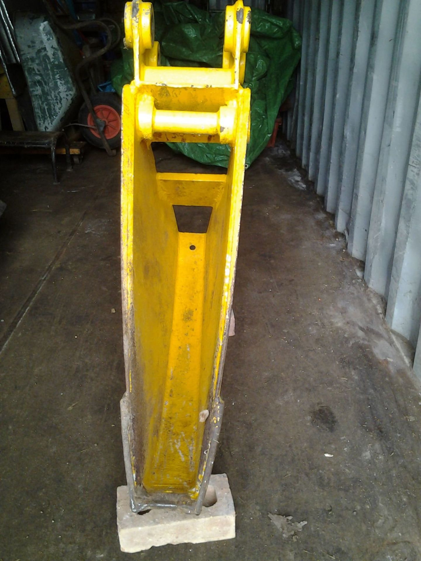 Trenching Bucket to suit 3 tone mini digger with JCB Hitch/Pins - Image 2 of 5