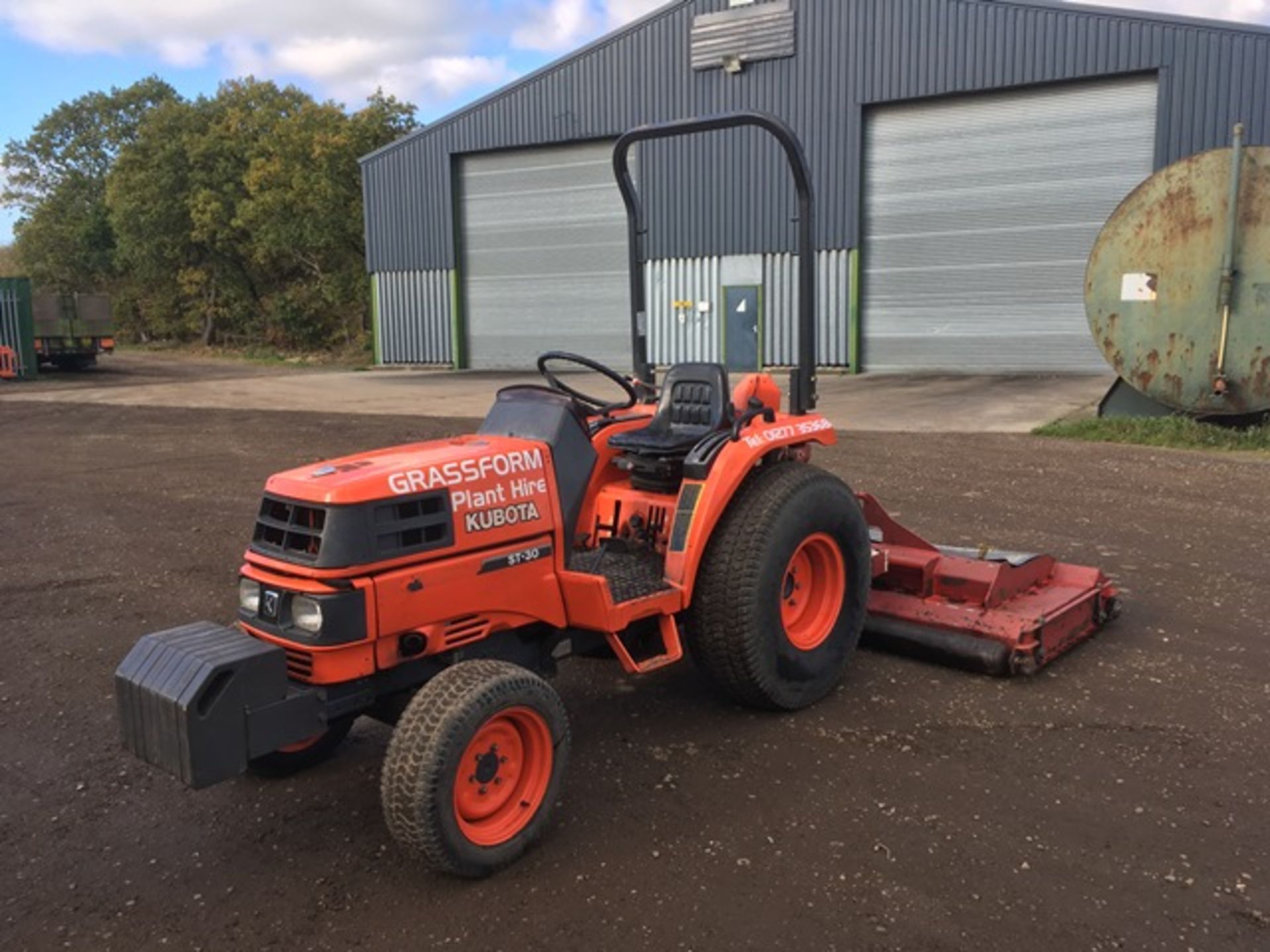 Kuboto ST30 tractor on turf tyres 2424 Hours