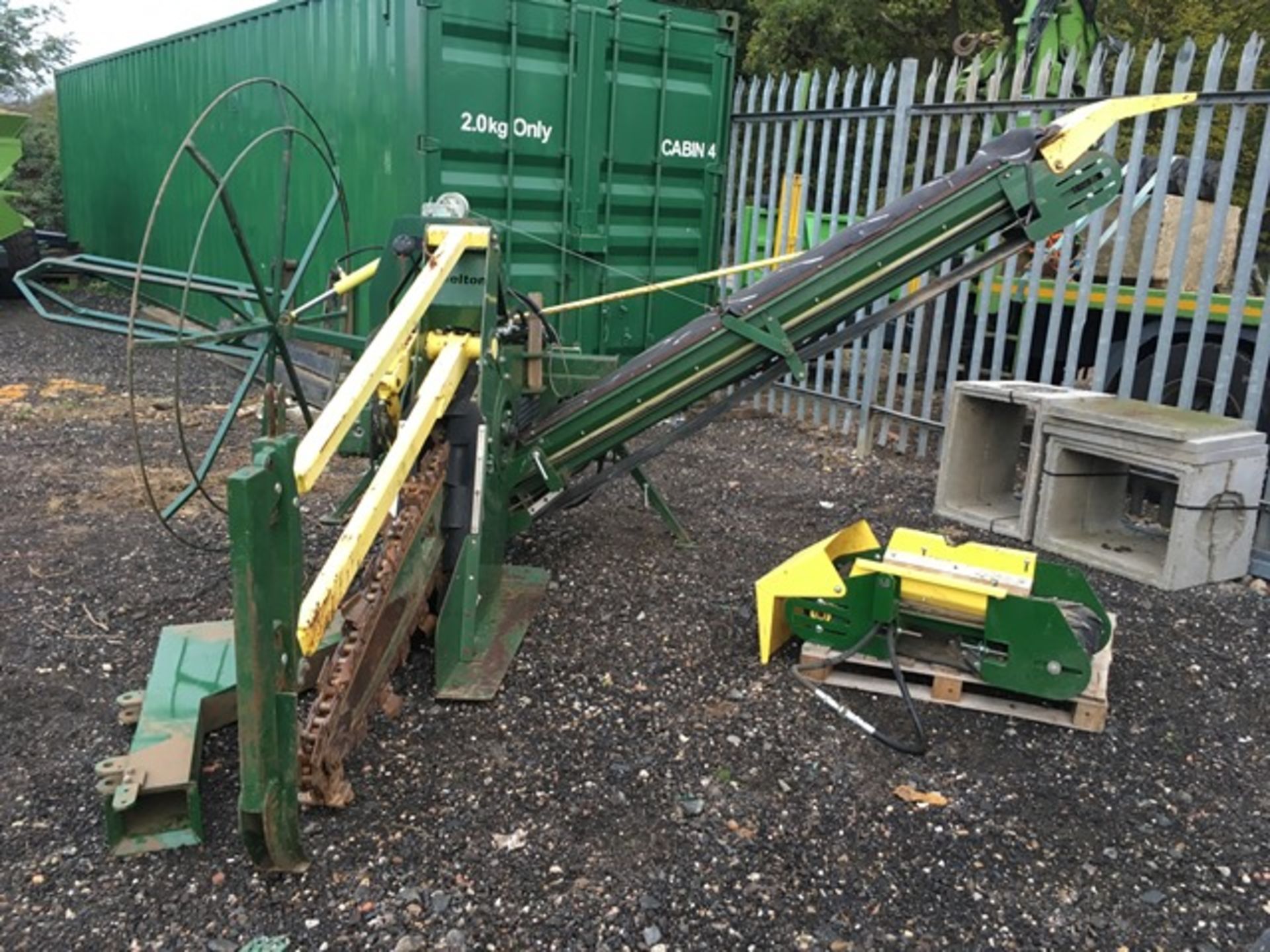 Shelton SCT100 chain trencher, fitted with long and short conveyors, pipe reel and layer, laser - Image 2 of 5