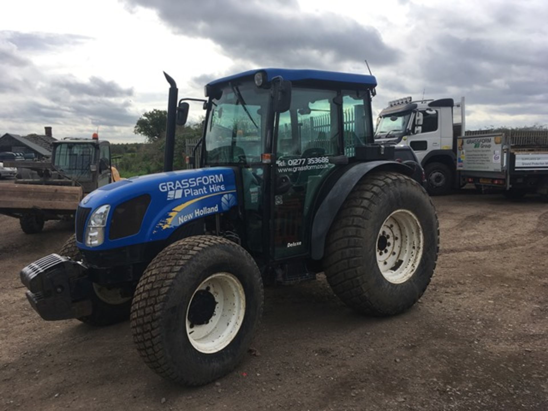 New Holland T4020 tractor fitted with grassland tyres, creep speed gear box, 2 no. exterior - Image 2 of 11