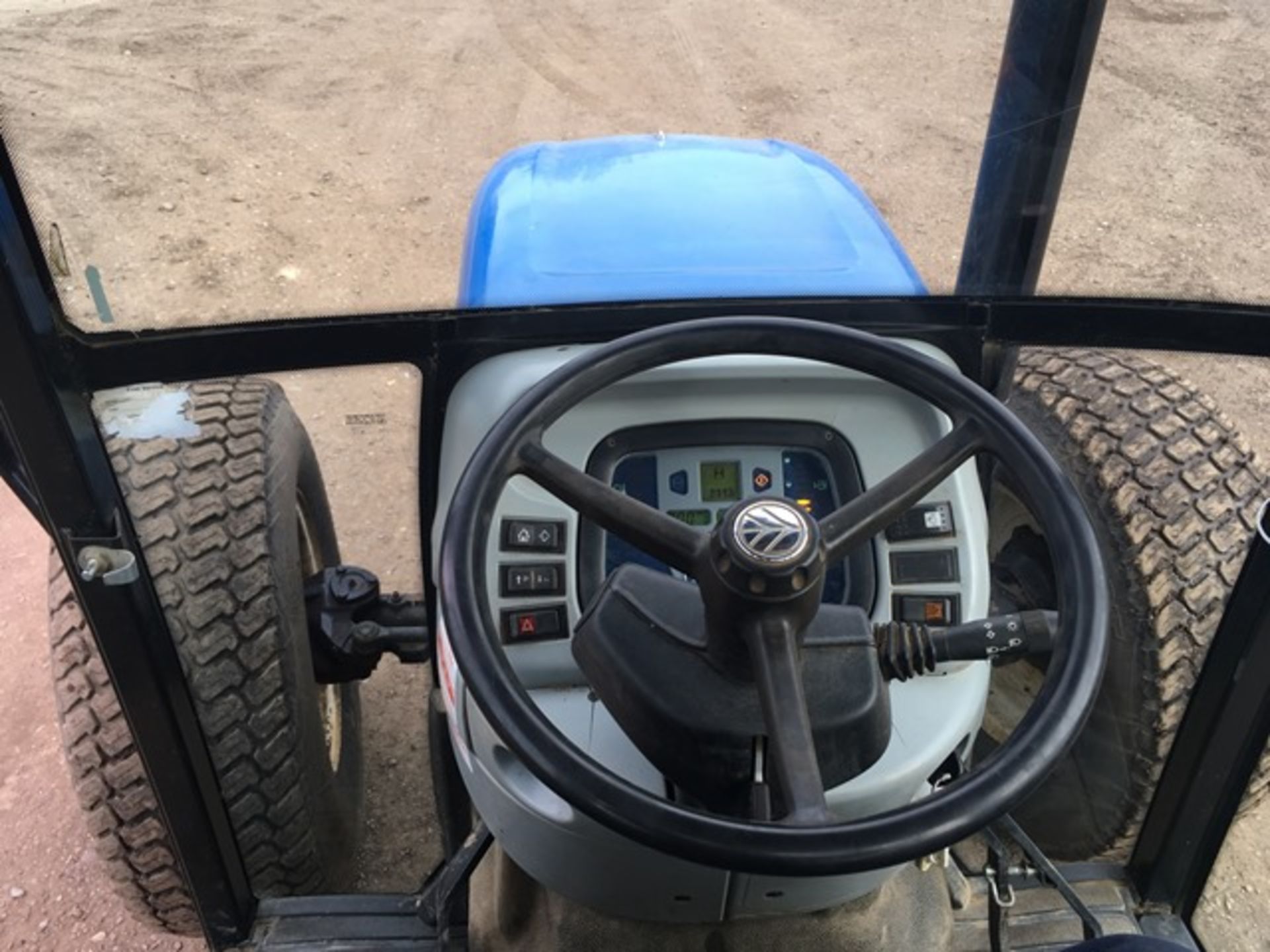 New Holland T4020 tractor fitted with grassland tyres, creep speed gear box, 2 no. exterior - Image 7 of 11