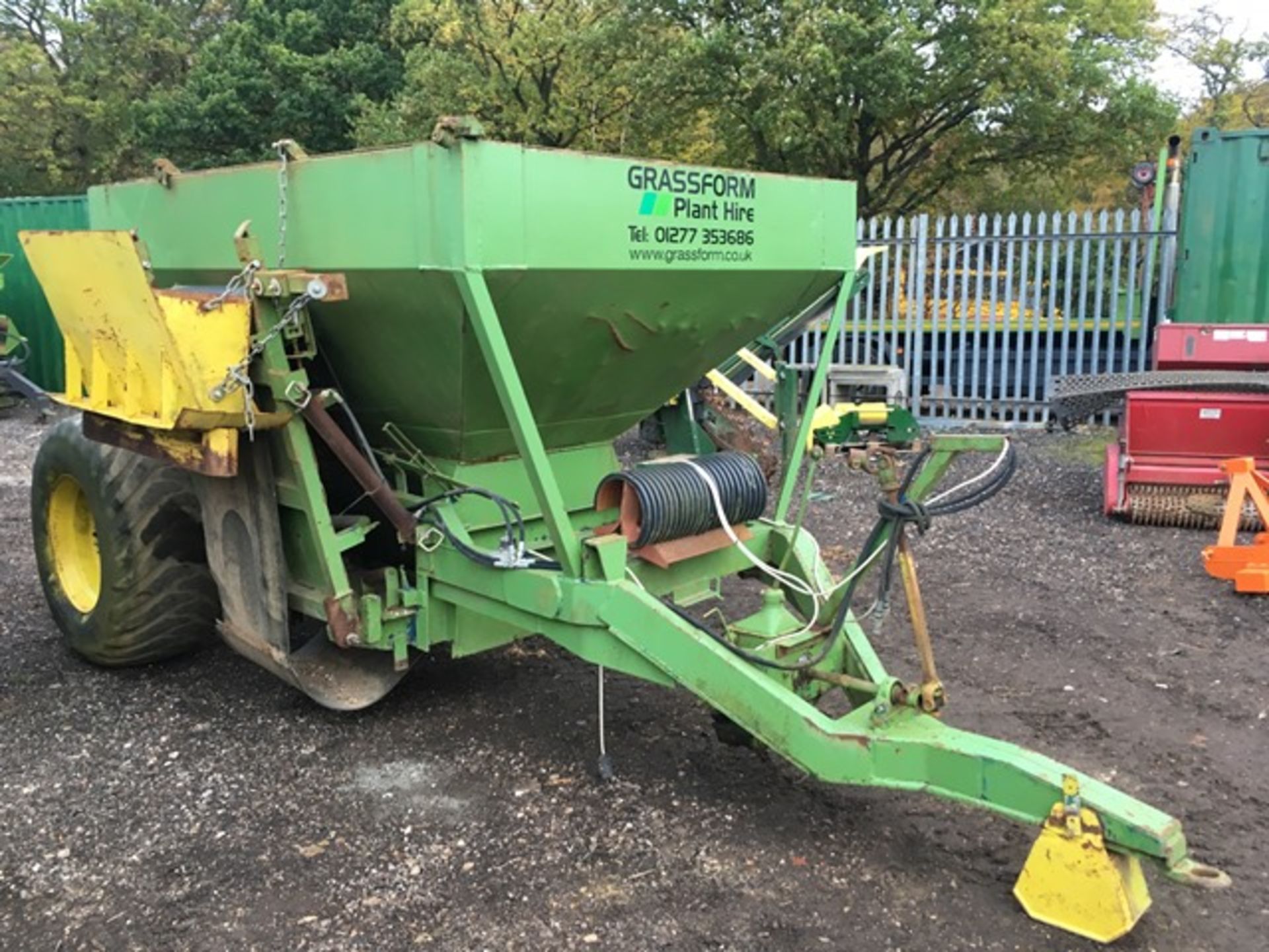 Graty 4 ton side delivery stone cart with turf tyres