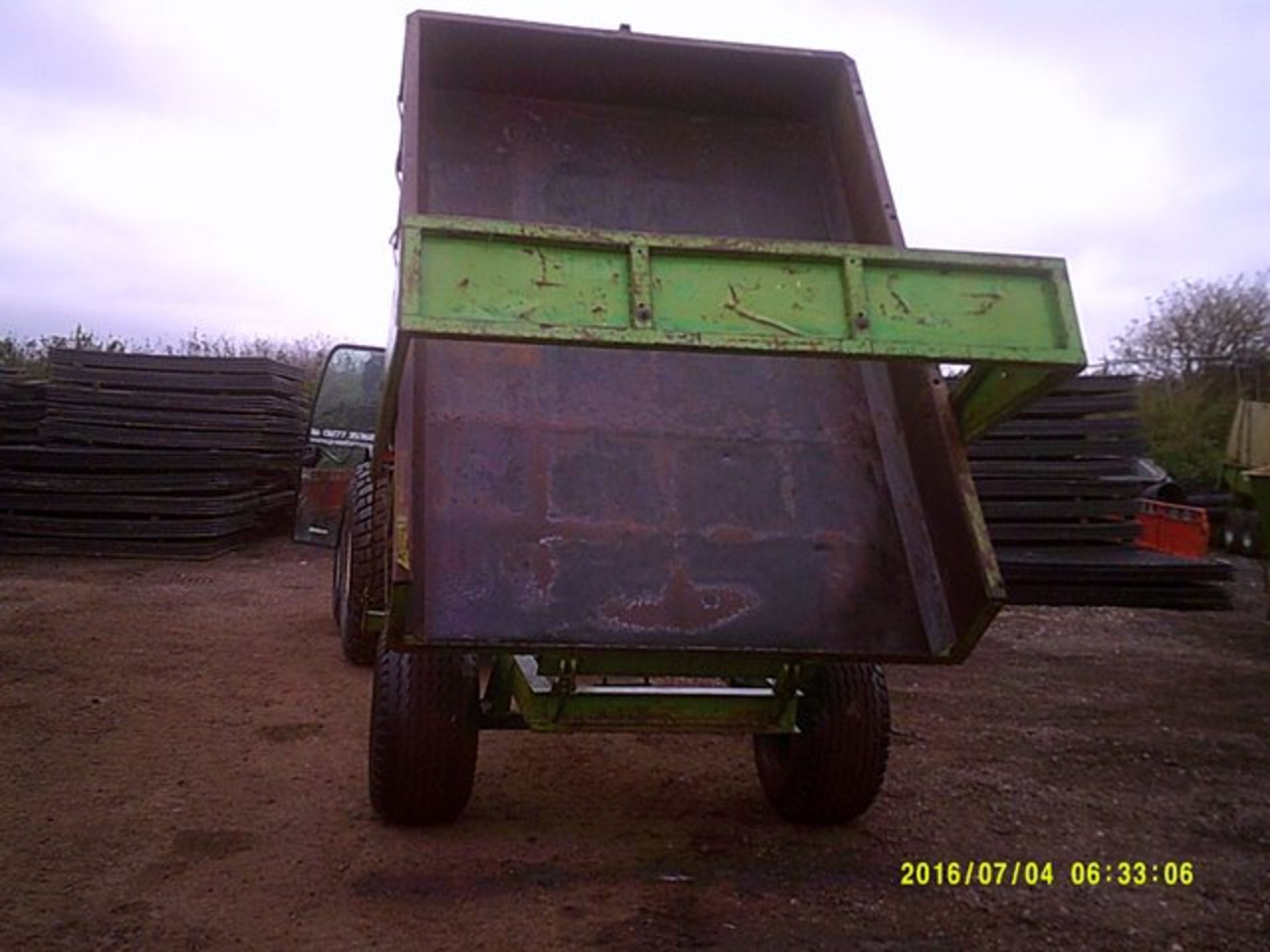 Sweeting 5 ton tipping trailer, fitted with LGP tyres and auto tailgate - Image 7 of 8