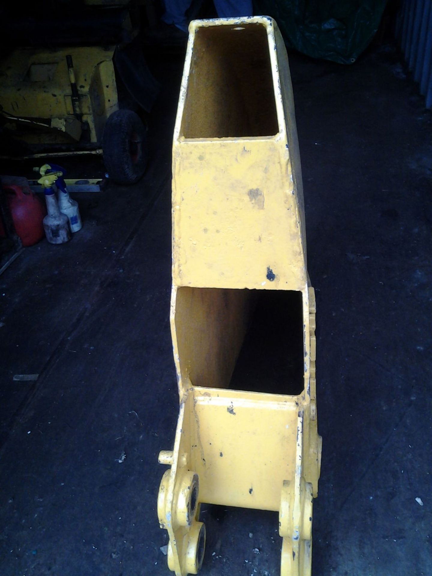 Trenching Bucket to suit 3 tone mini digger with JCB Hitch/Pins - Image 3 of 5