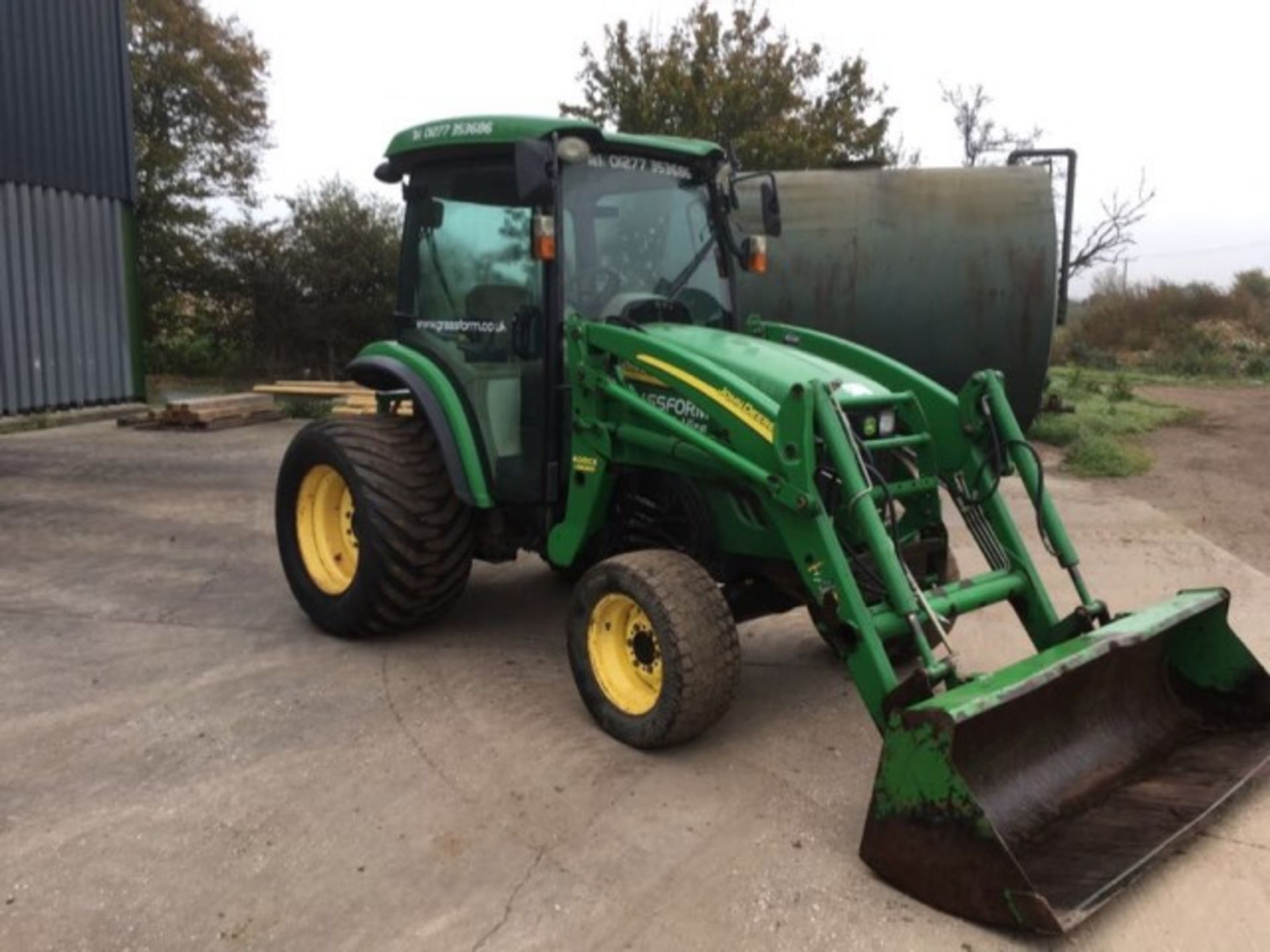 John Deere 4720 compact tractor fitted with grassland tyres, 66 HP, with 400CX front loader, - Image 6 of 8