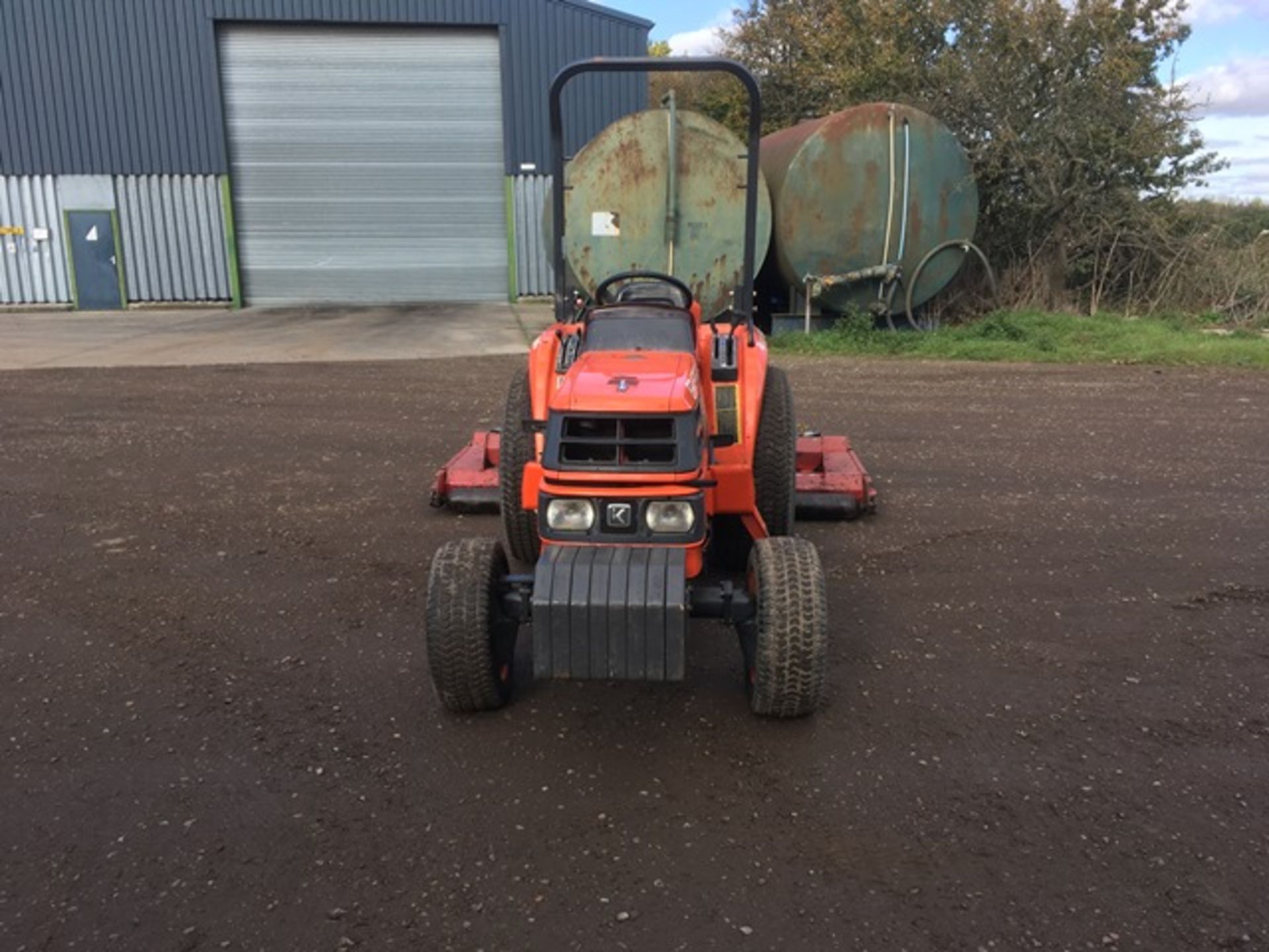 Kuboto ST30 tractor on turf tyres 2424 Hours - Image 6 of 10