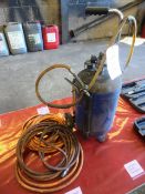 Mobile oil dispenser with tank, hose and gun