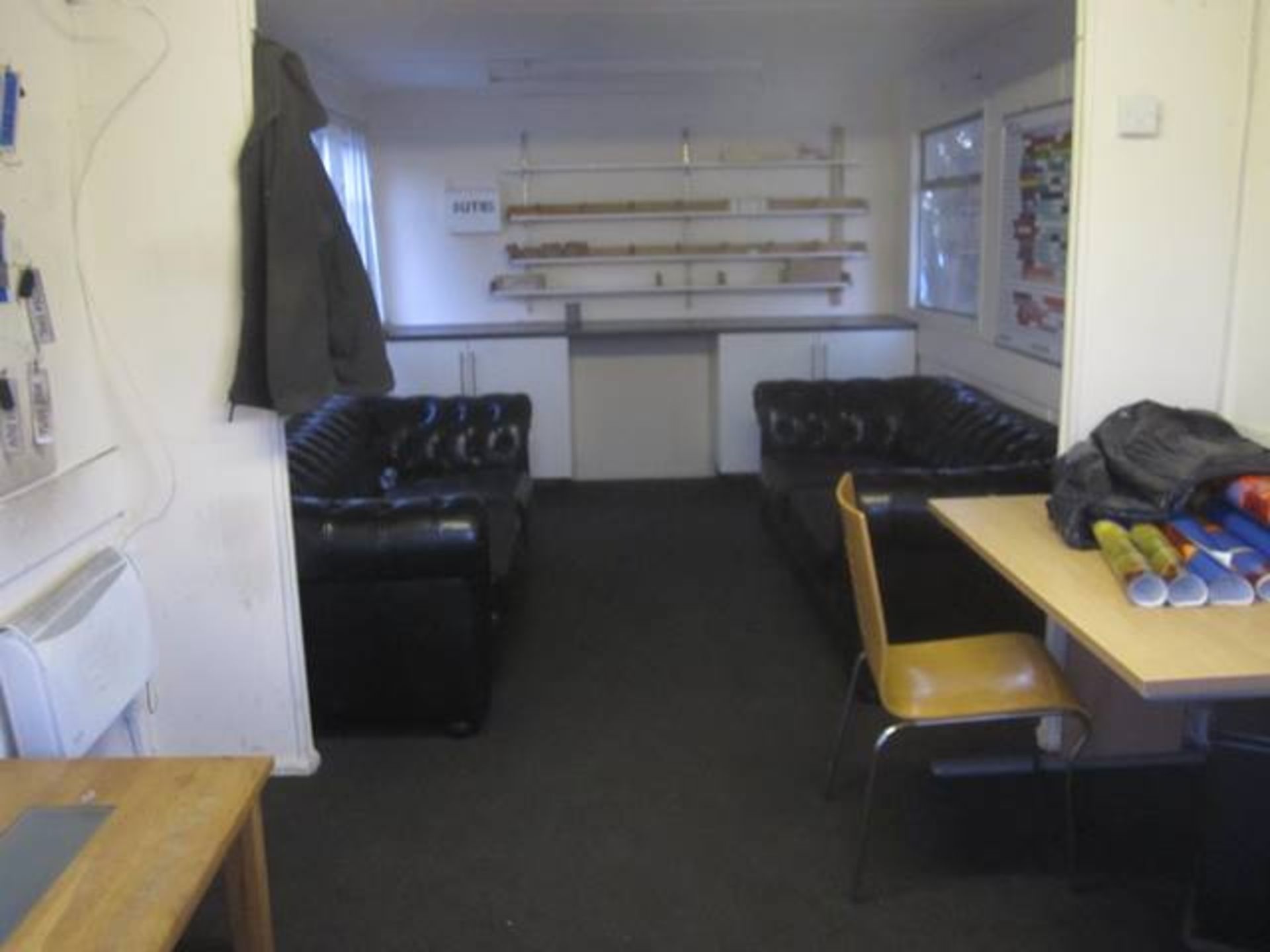 PortaKabin jackleg portacabin /office accomodation, approx 7m length, fitted kitchen area, - Image 3 of 4