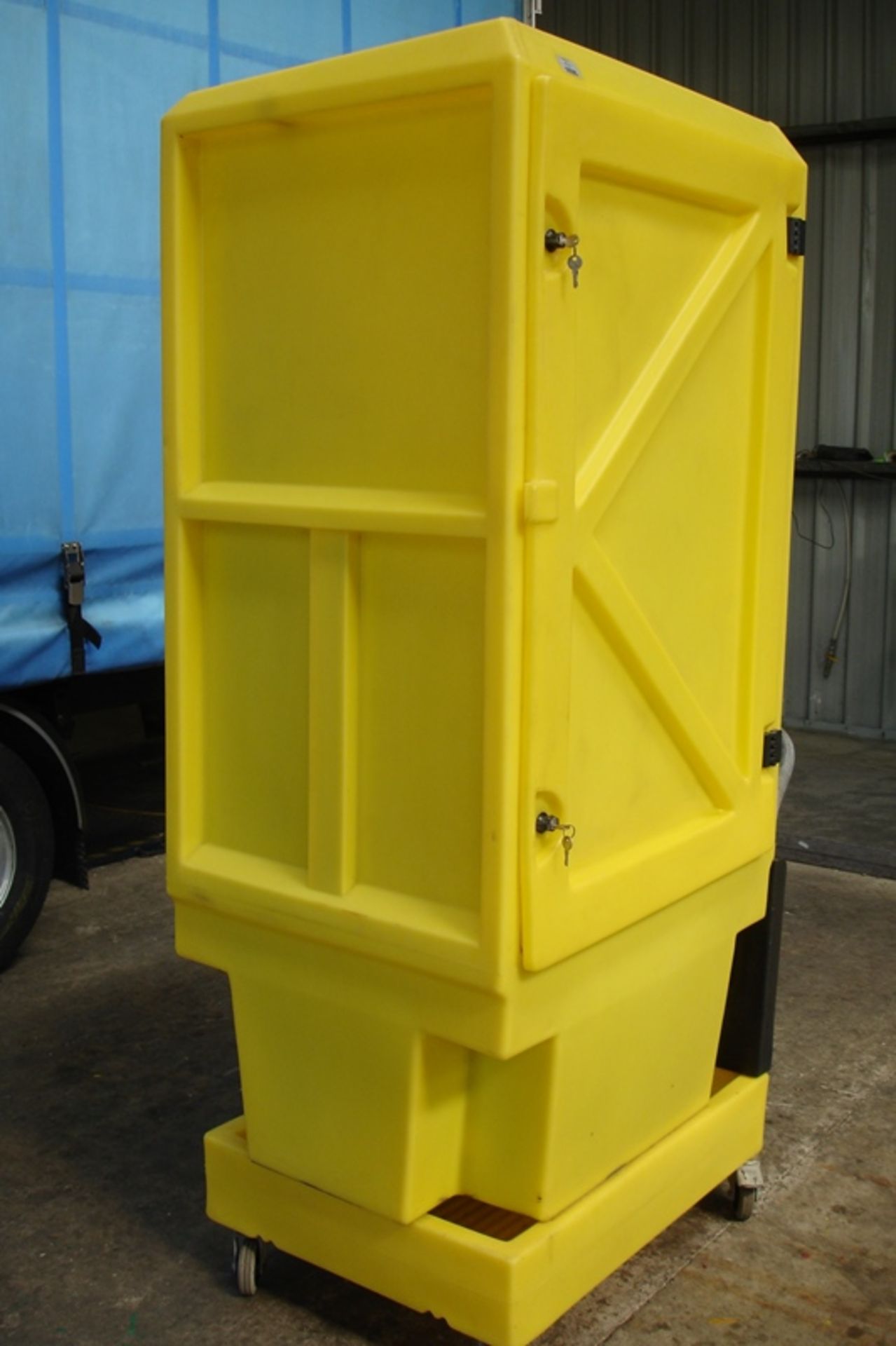 Mobile storage unit for PPE Clothing etc - Image 3 of 3