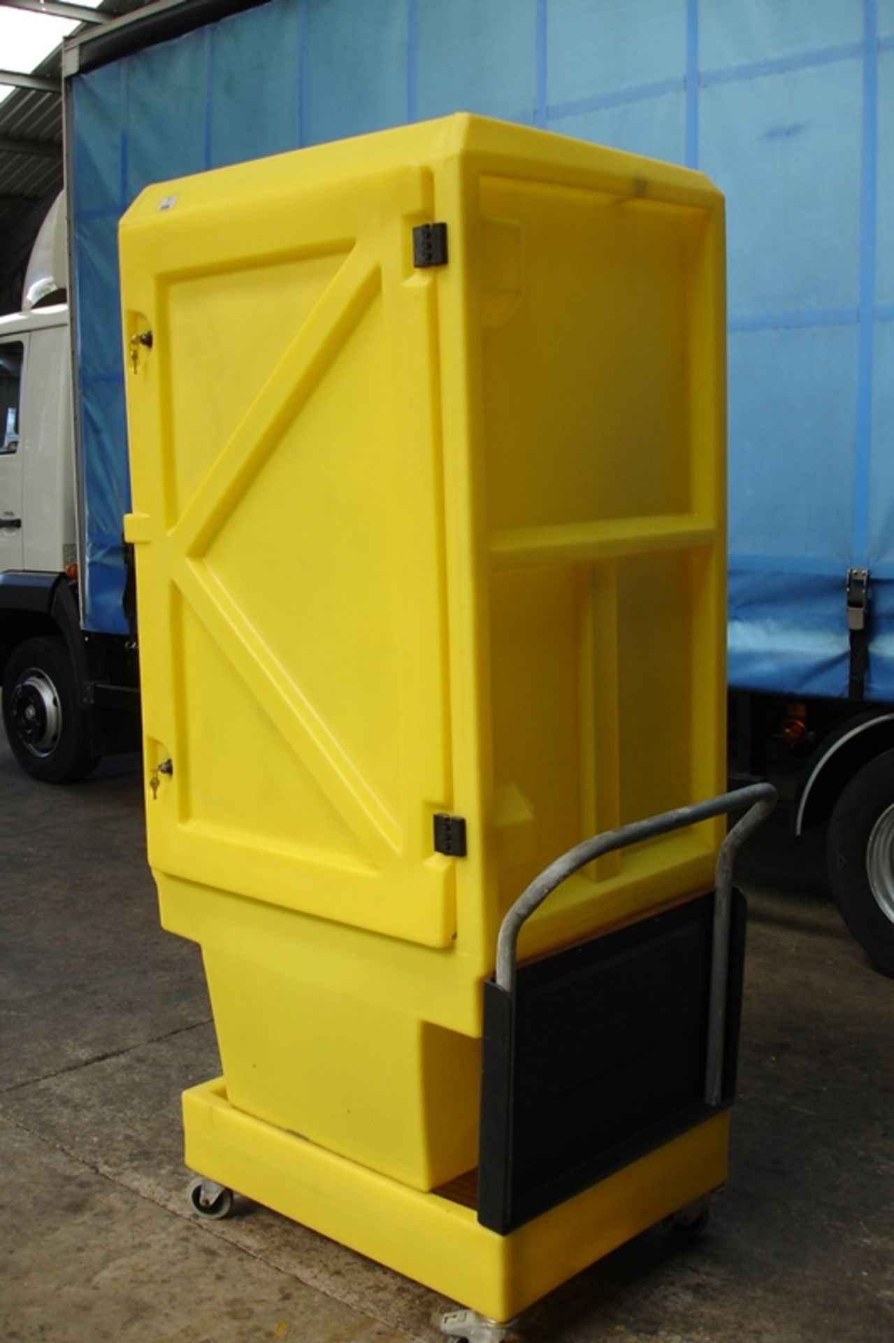 Mobile storage unit for PPE Clothing etc - Image 2 of 3