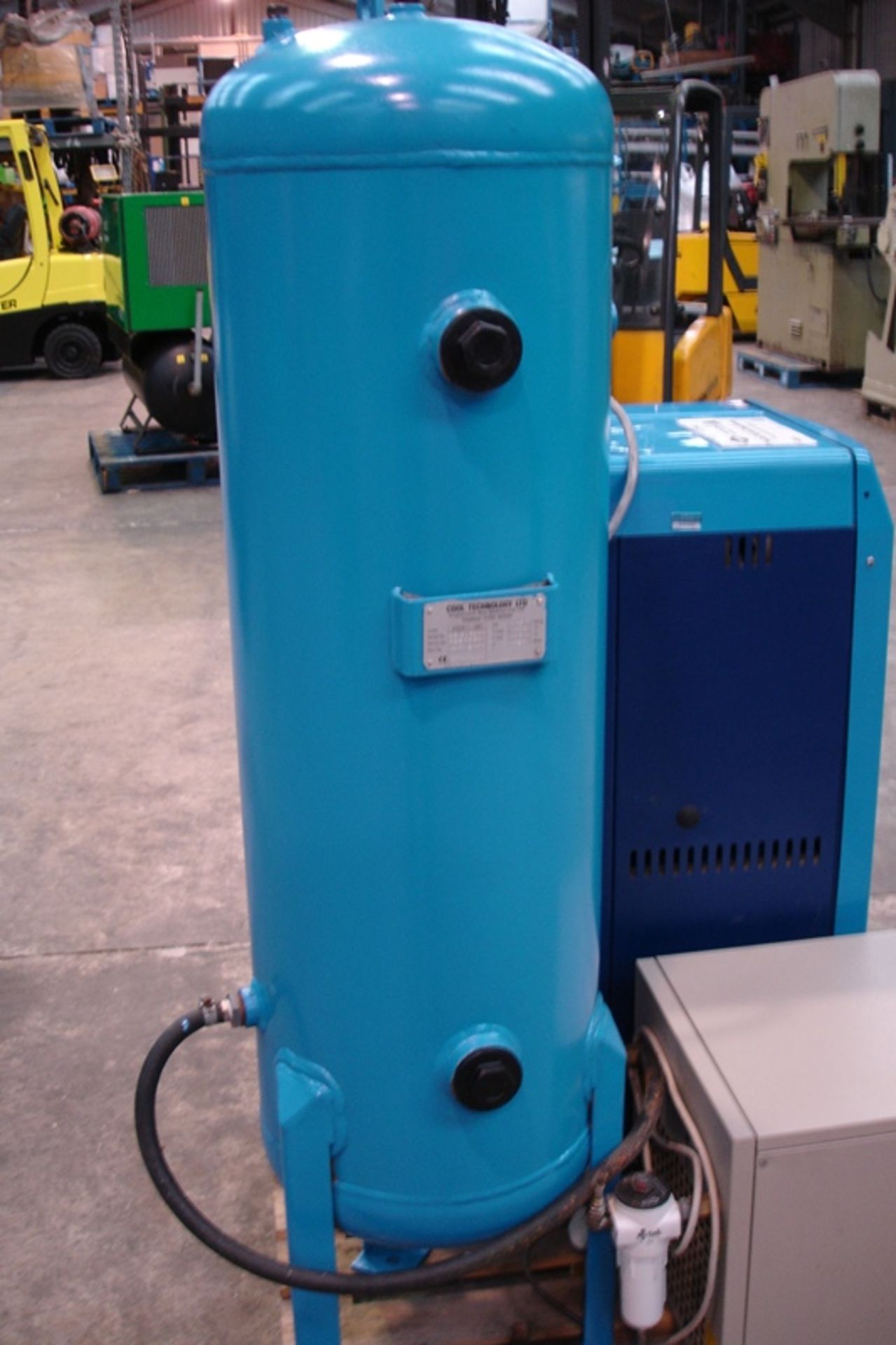 Hydrovane Compressor with Tank & Dryer - Image 4 of 5