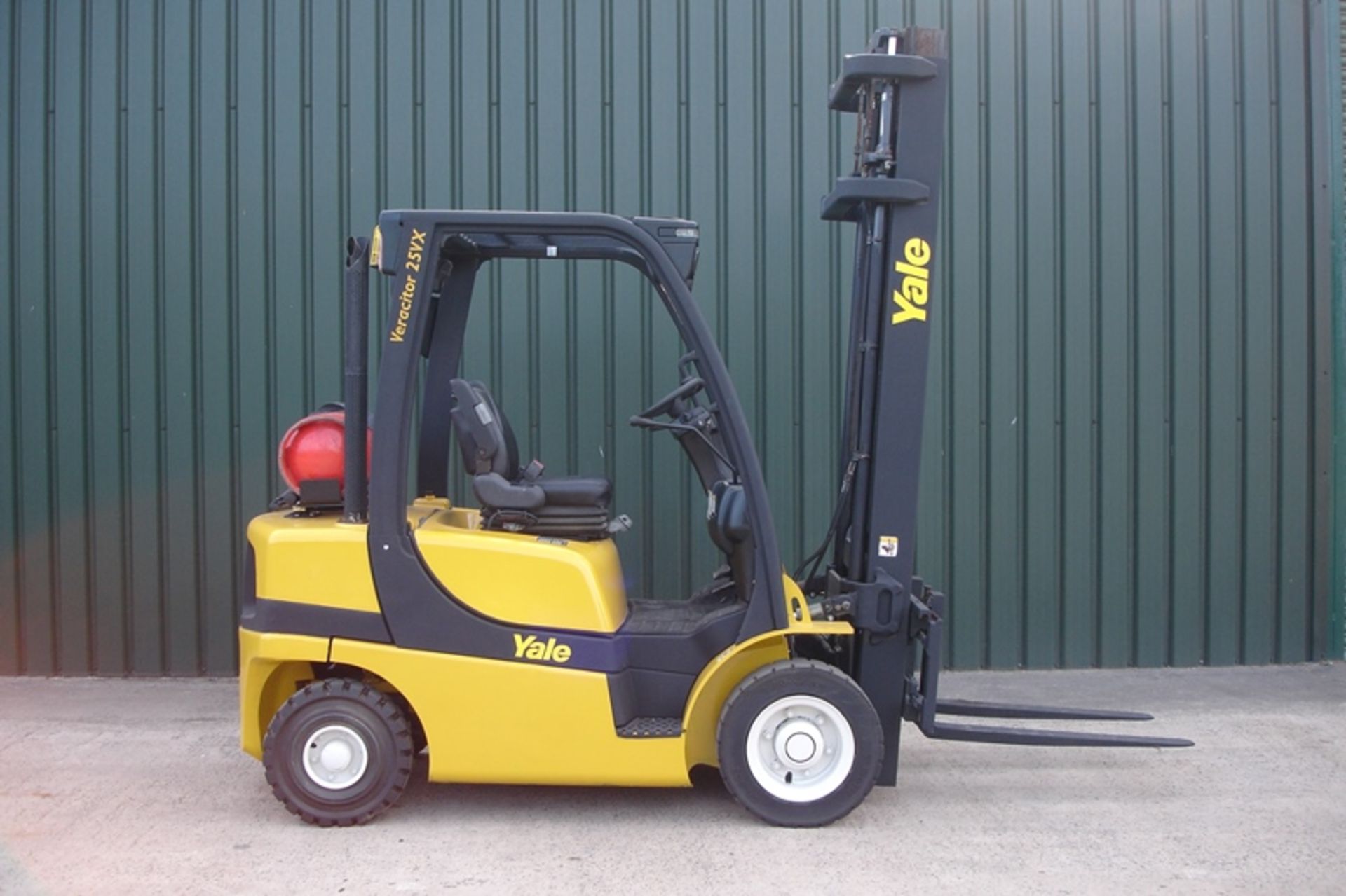 Yale GLP25VX Forklift (2010)