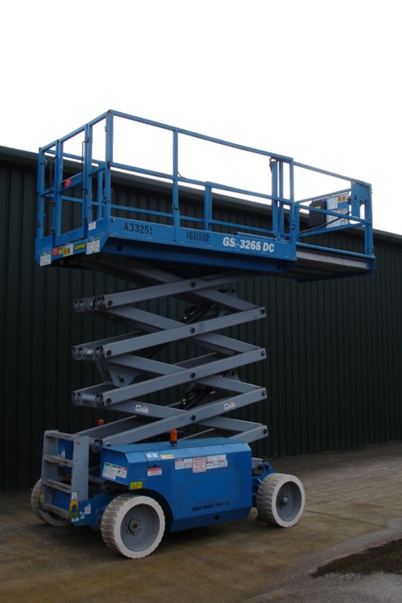 GENIE GS3268 ELECTRIC SCISSOR LIFT - Image 7 of 12