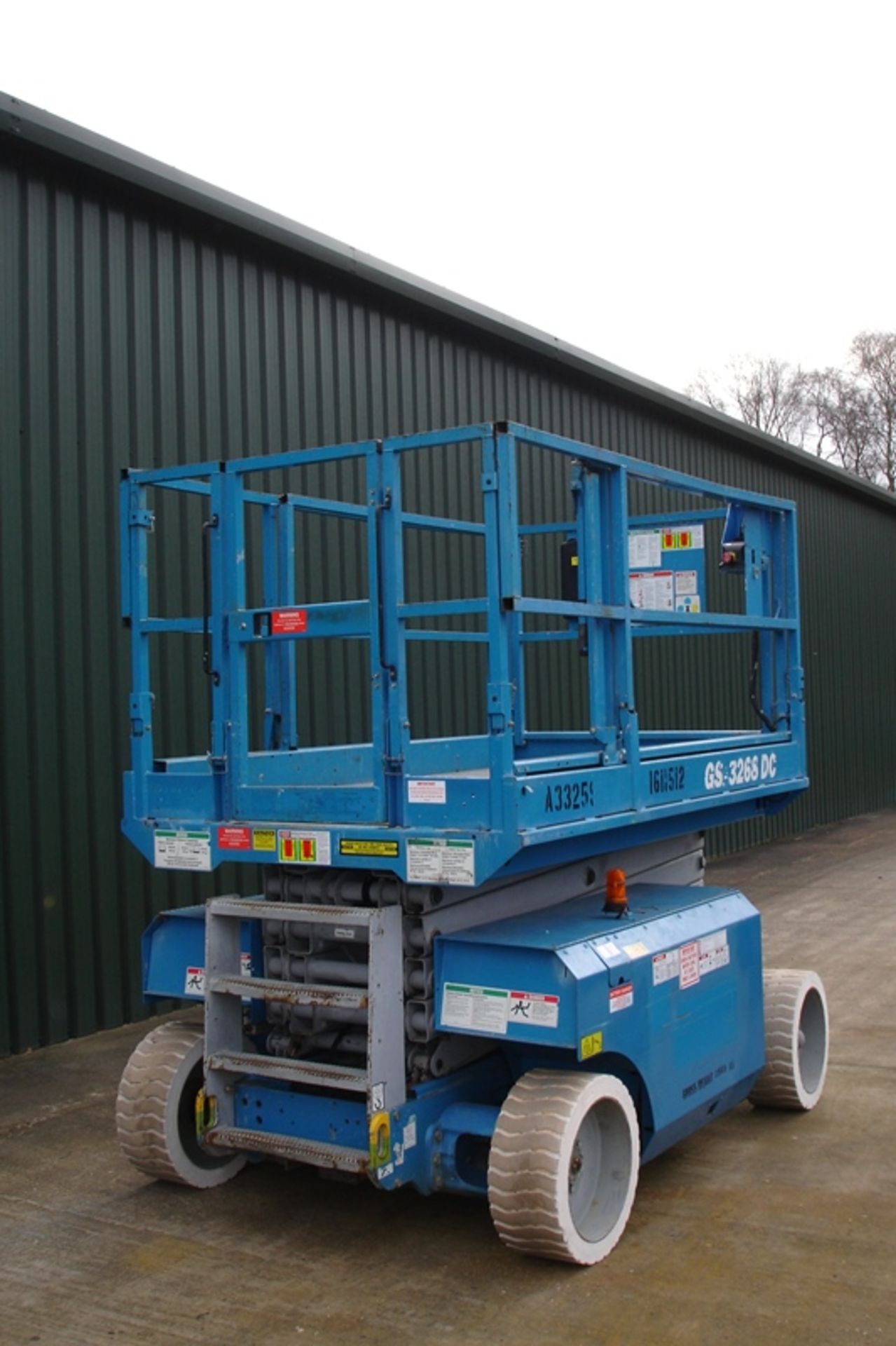 GENIE GS3268 ELECTRIC SCISSOR LIFT - Image 2 of 12