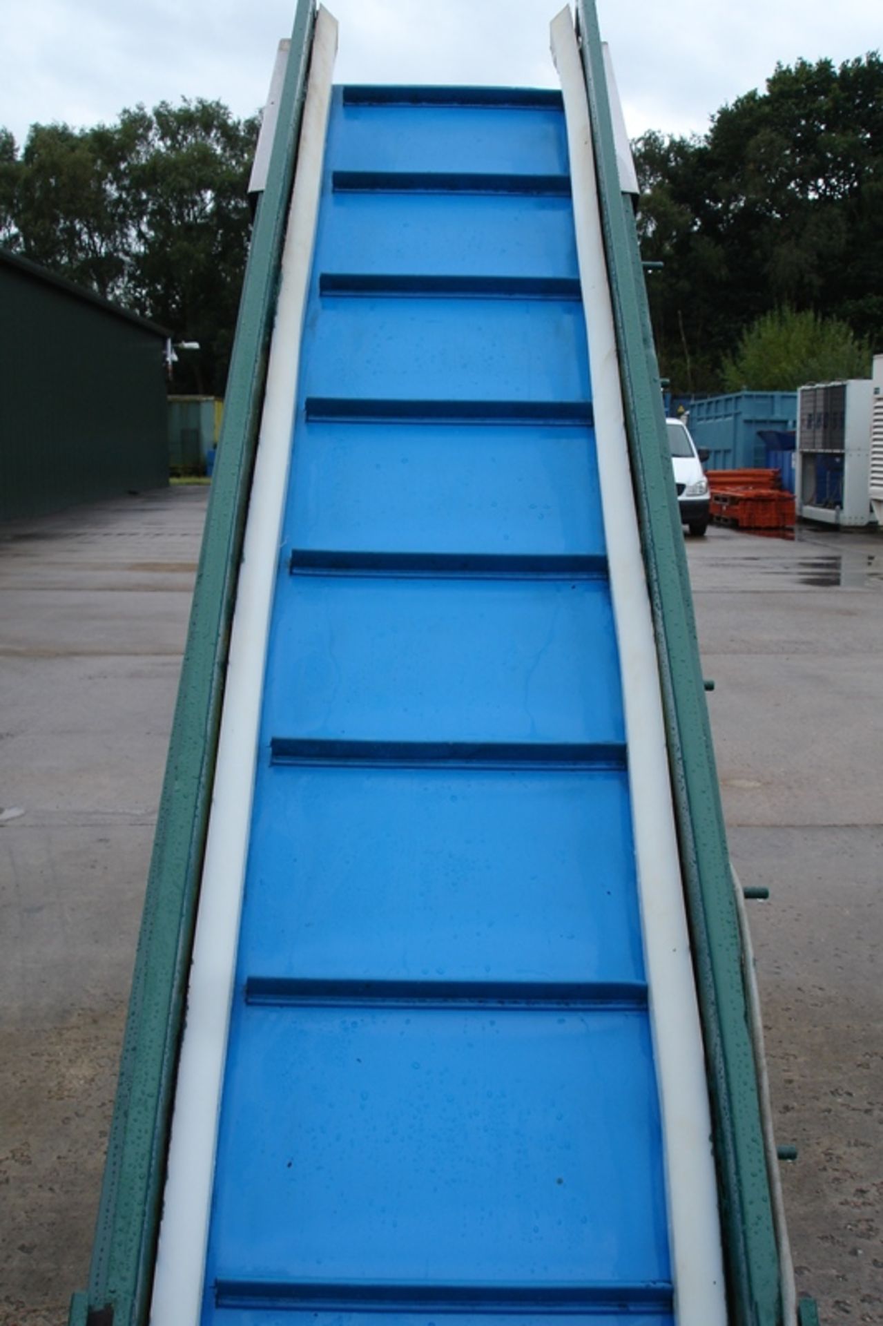 Uplift Conveyor With bottom hopper - Image 4 of 4