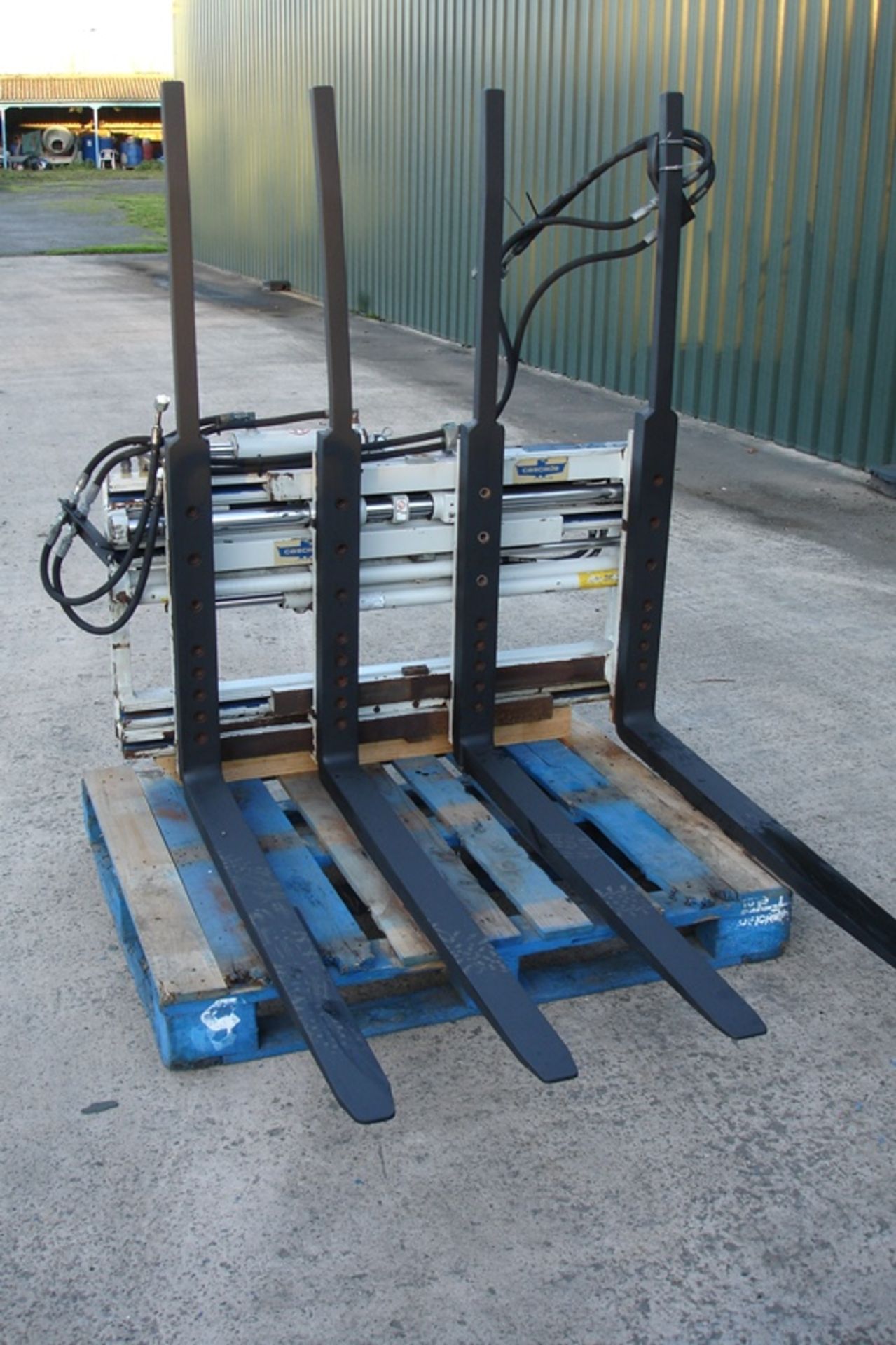 Cascade Multi Pallet Handler Forklift attachment