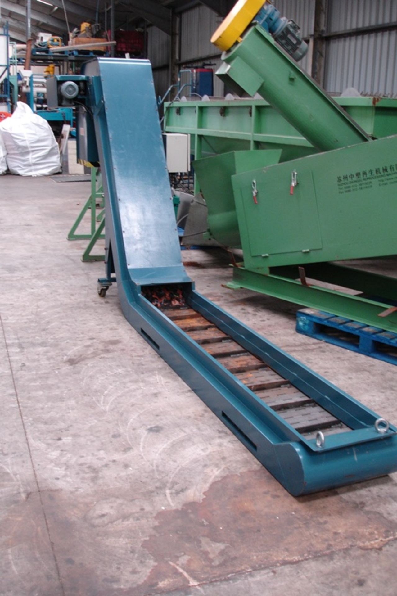 Steel Slatted Heavy Duty Swan Neck Uplift Conveyor