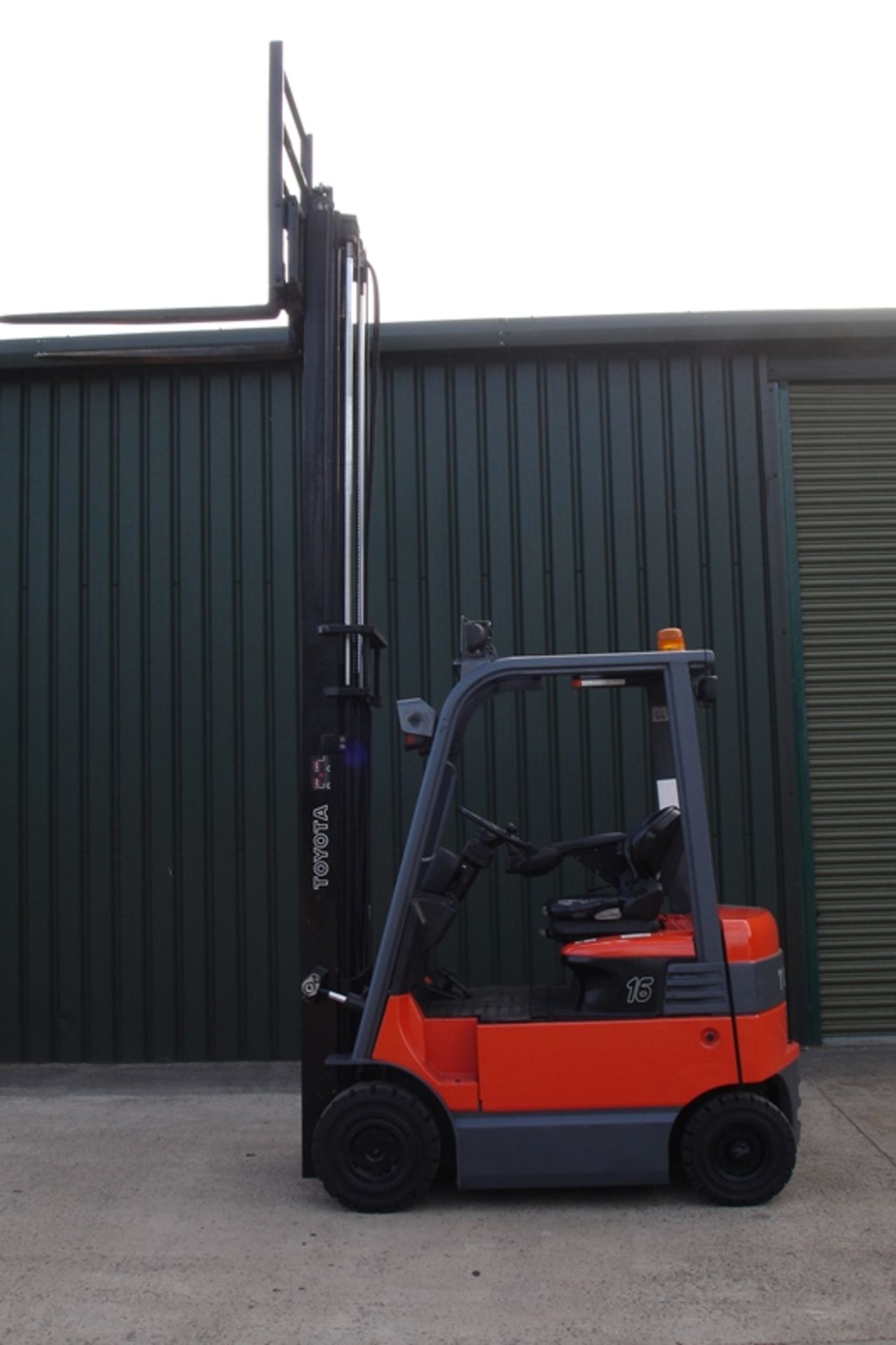 Toyota 1.6 ton Electric Forklift. ( 2011 ) - Image 5 of 7