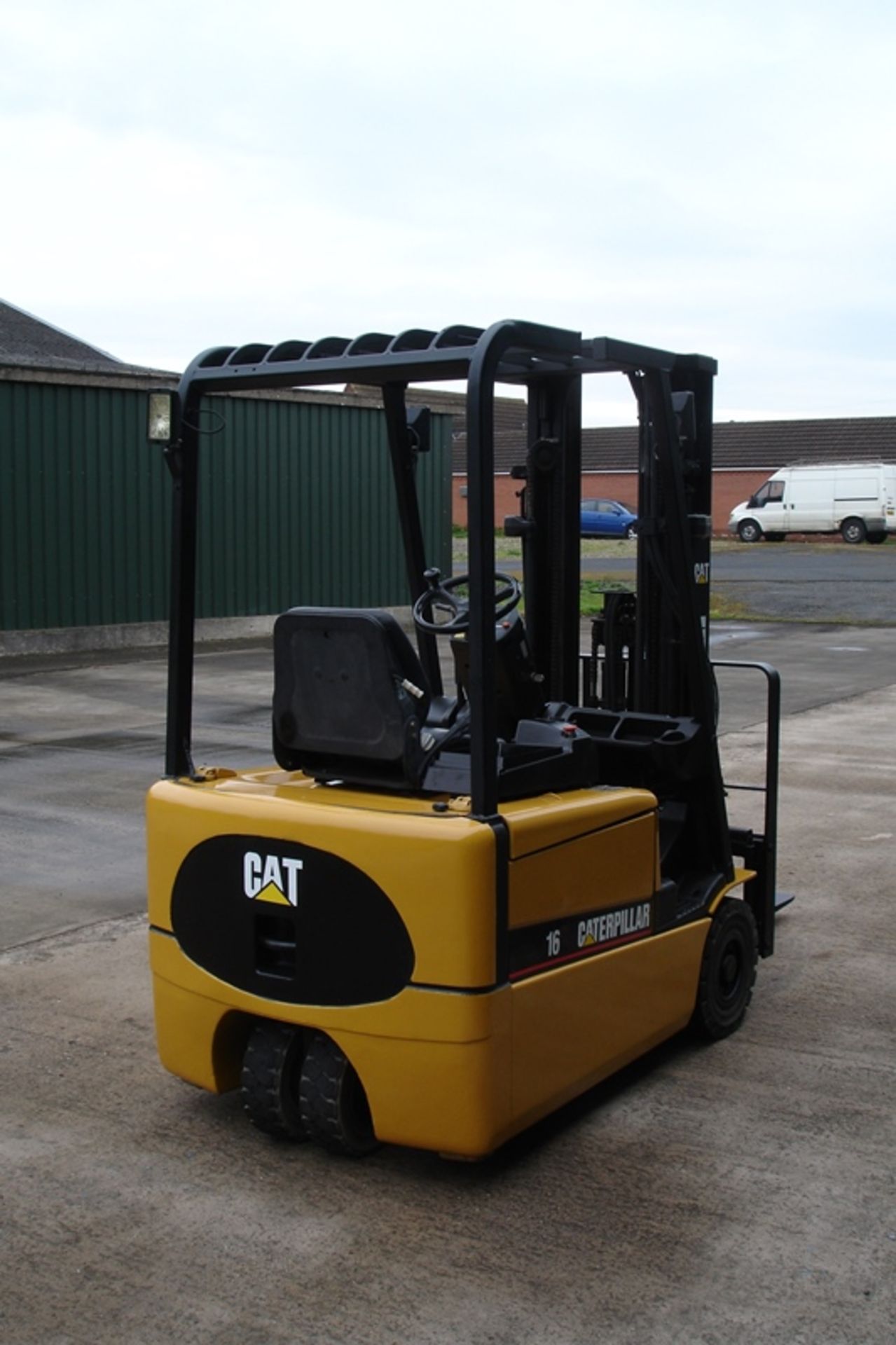 Caterpillar 1.6 ton Electric Forklift - Image 3 of 8