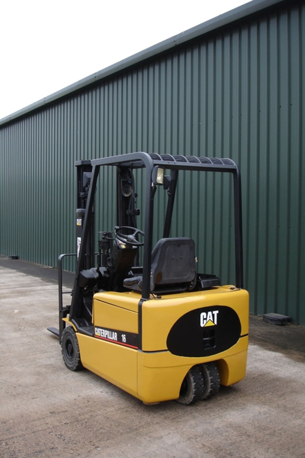 Caterpillar 1.6 ton Electric Forklift - Image 2 of 8