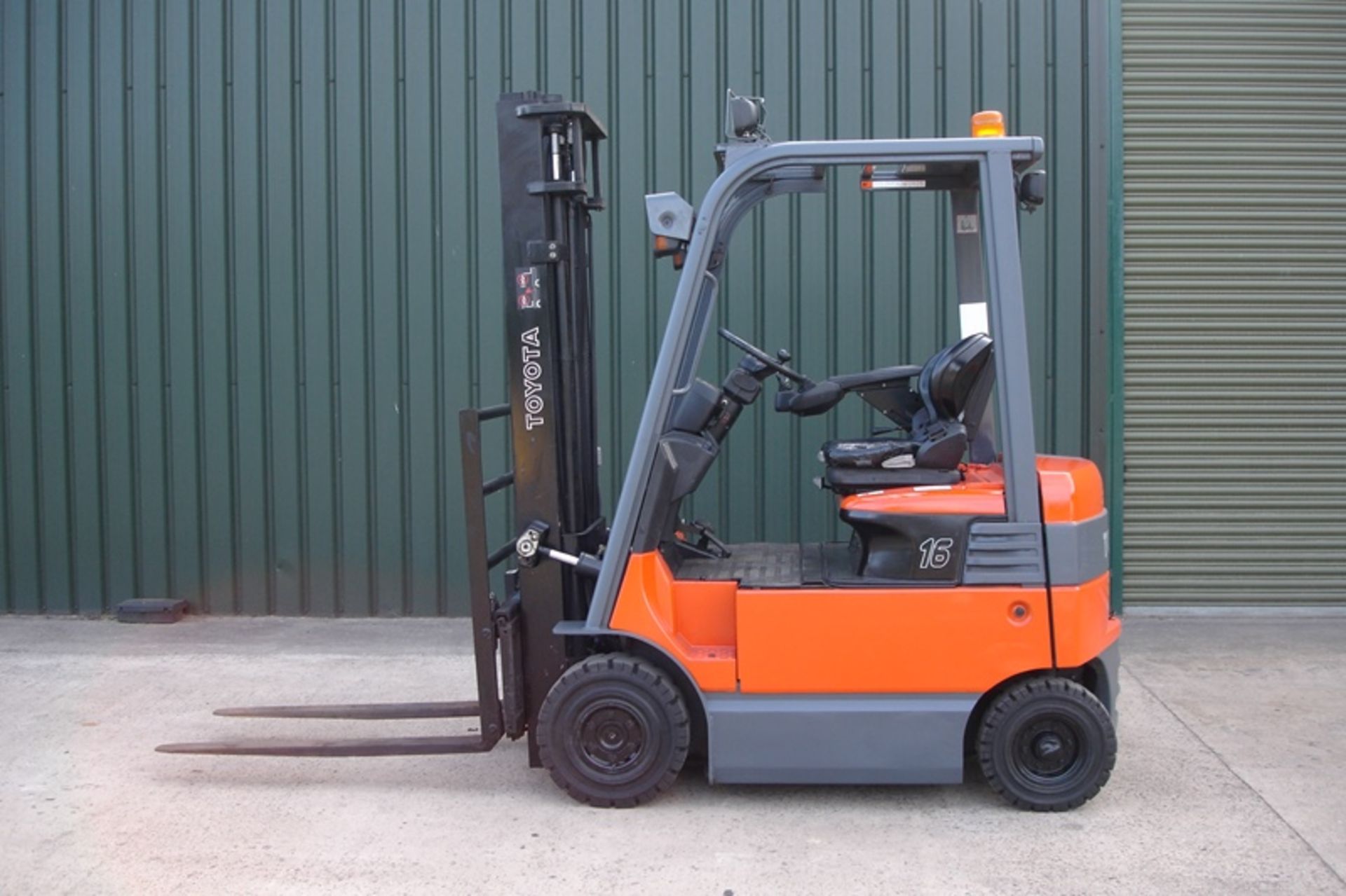 Toyota 1.6 ton Electric Forklift. ( 2011 )