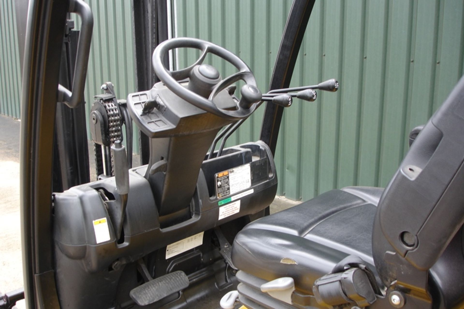 Yale 2 ton Forklift. ( 2011 ) - Image 5 of 7