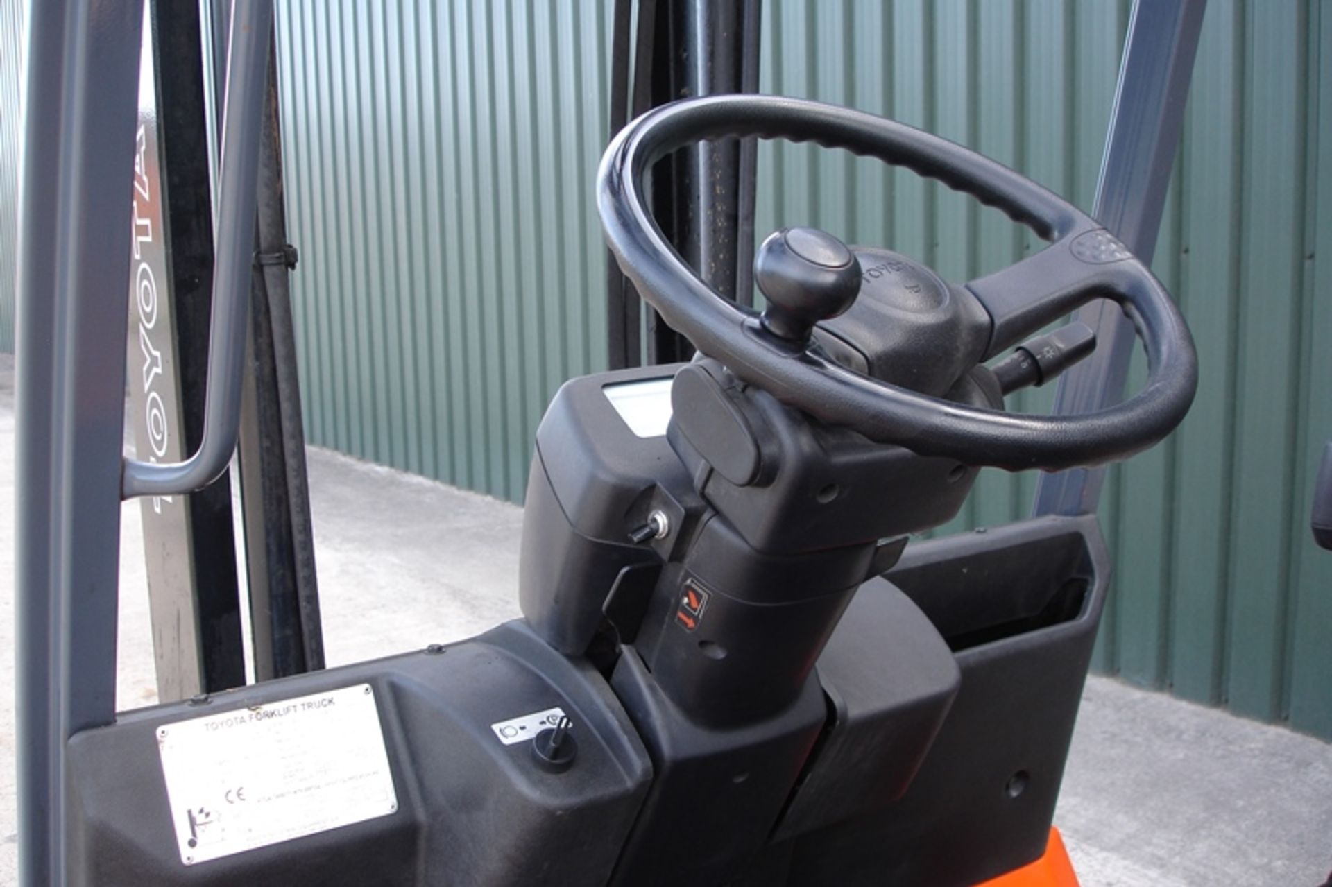 Toyota 1.6 ton Electric Forklift. ( 2011 ) - Image 6 of 7