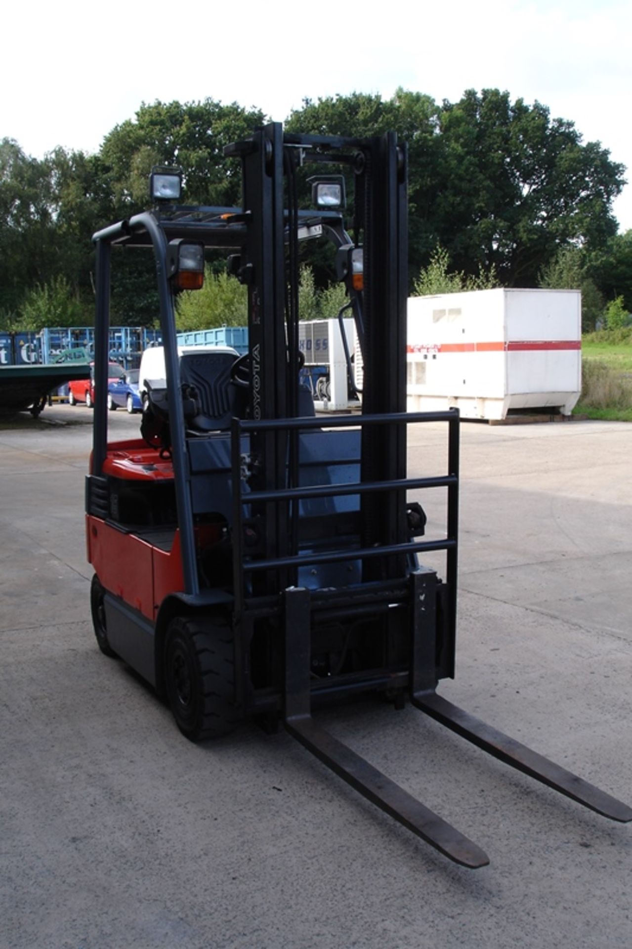 Toyota 1.6 ton Electric Forklift. ( 2011 ) - Image 4 of 7