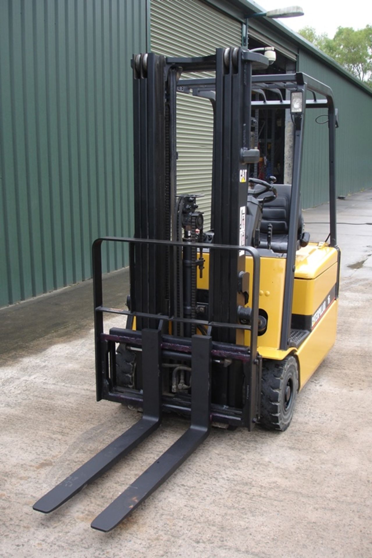 Caterpillar 1.6 ton Electric Forklift - Image 5 of 8