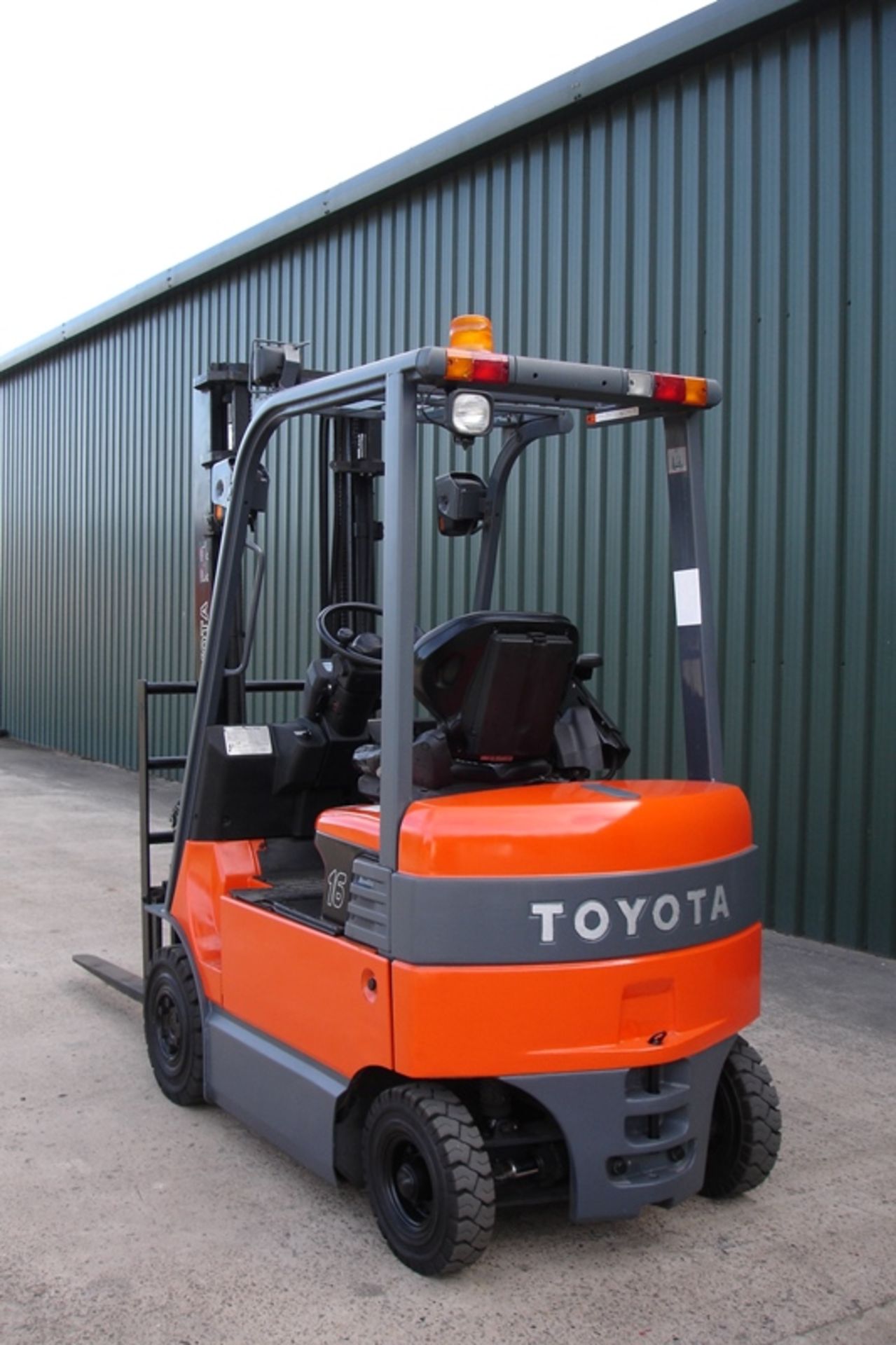 Toyota 1.6 ton Electric Forklift. ( 2011 ) - Image 2 of 7